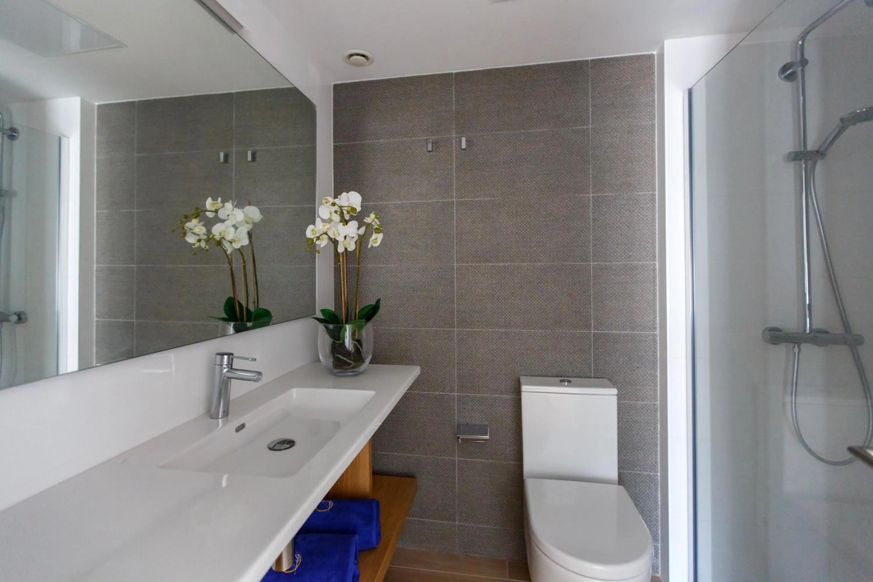 Bathroom in Arguineguín Park By Servatur VV