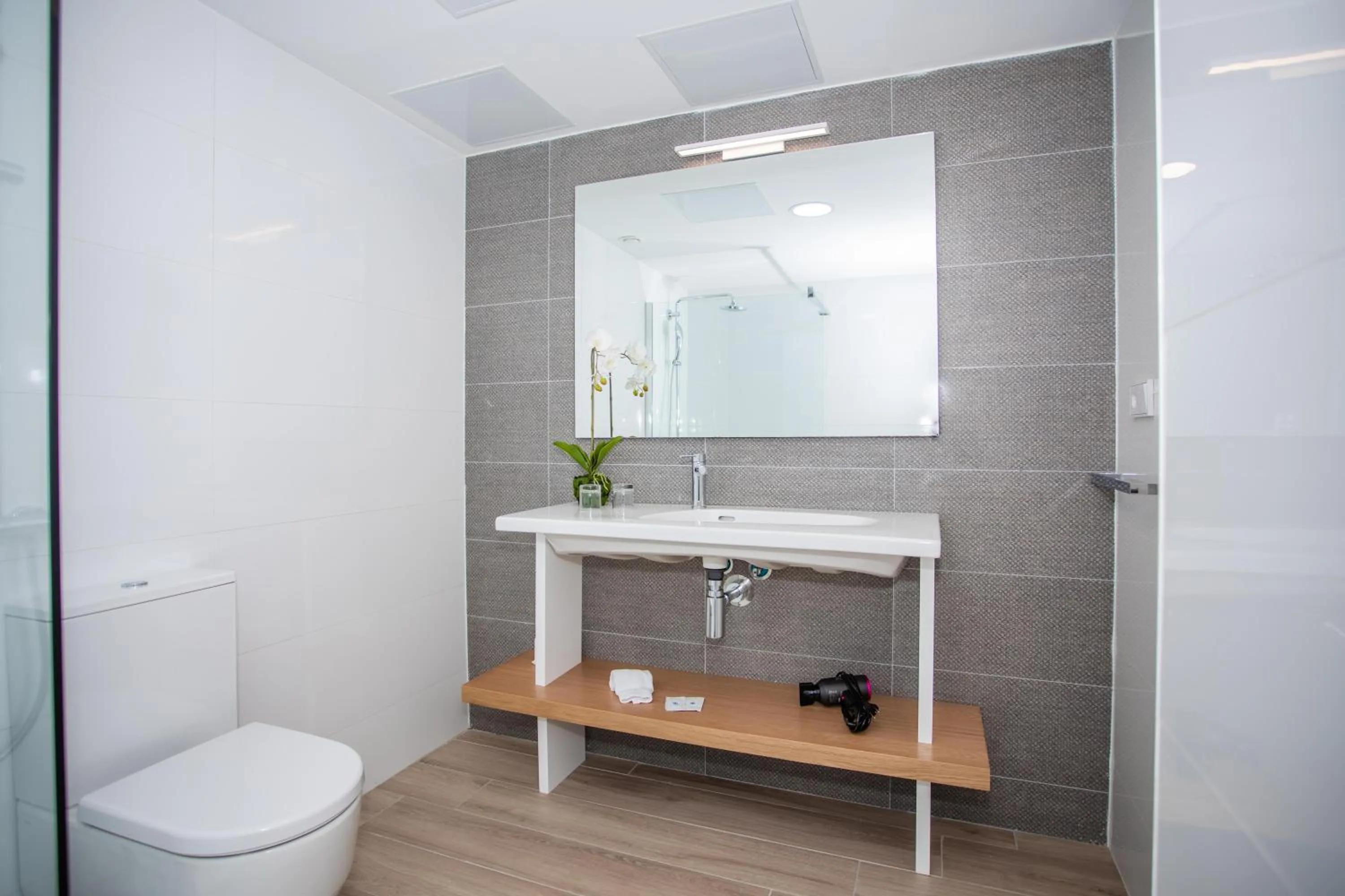 Bathroom in Arguineguín Park By Servatur VV