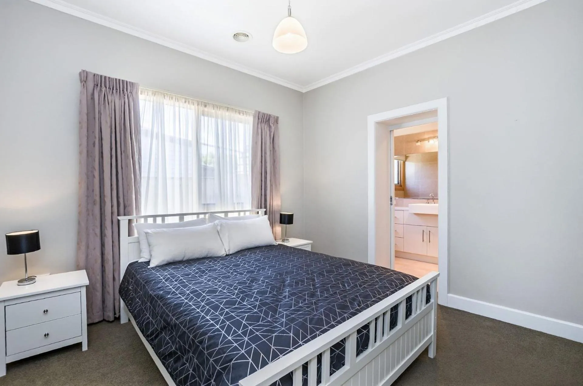 Bedroom, Bed in Linsdale