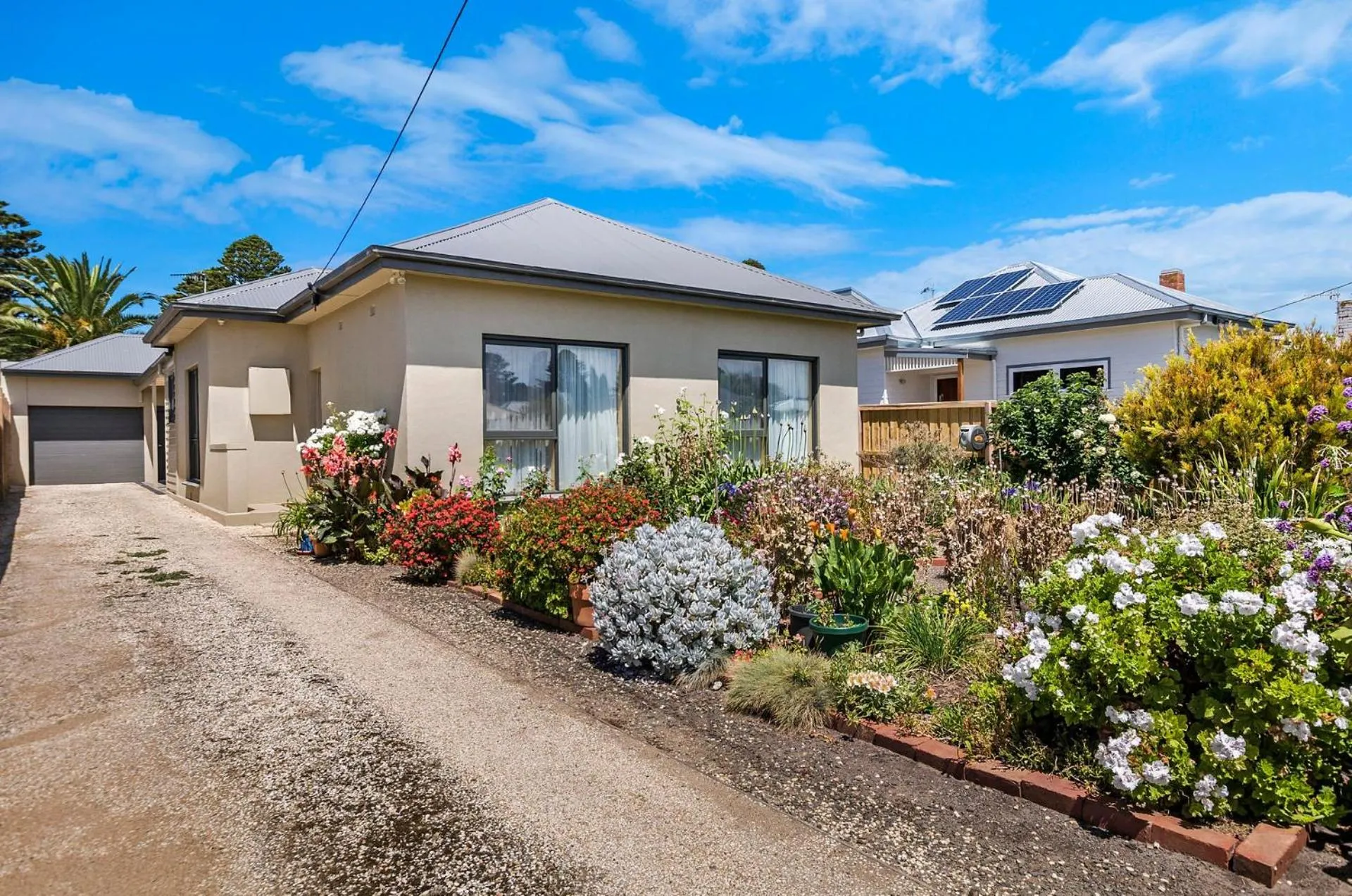 Garden view in Linsdale