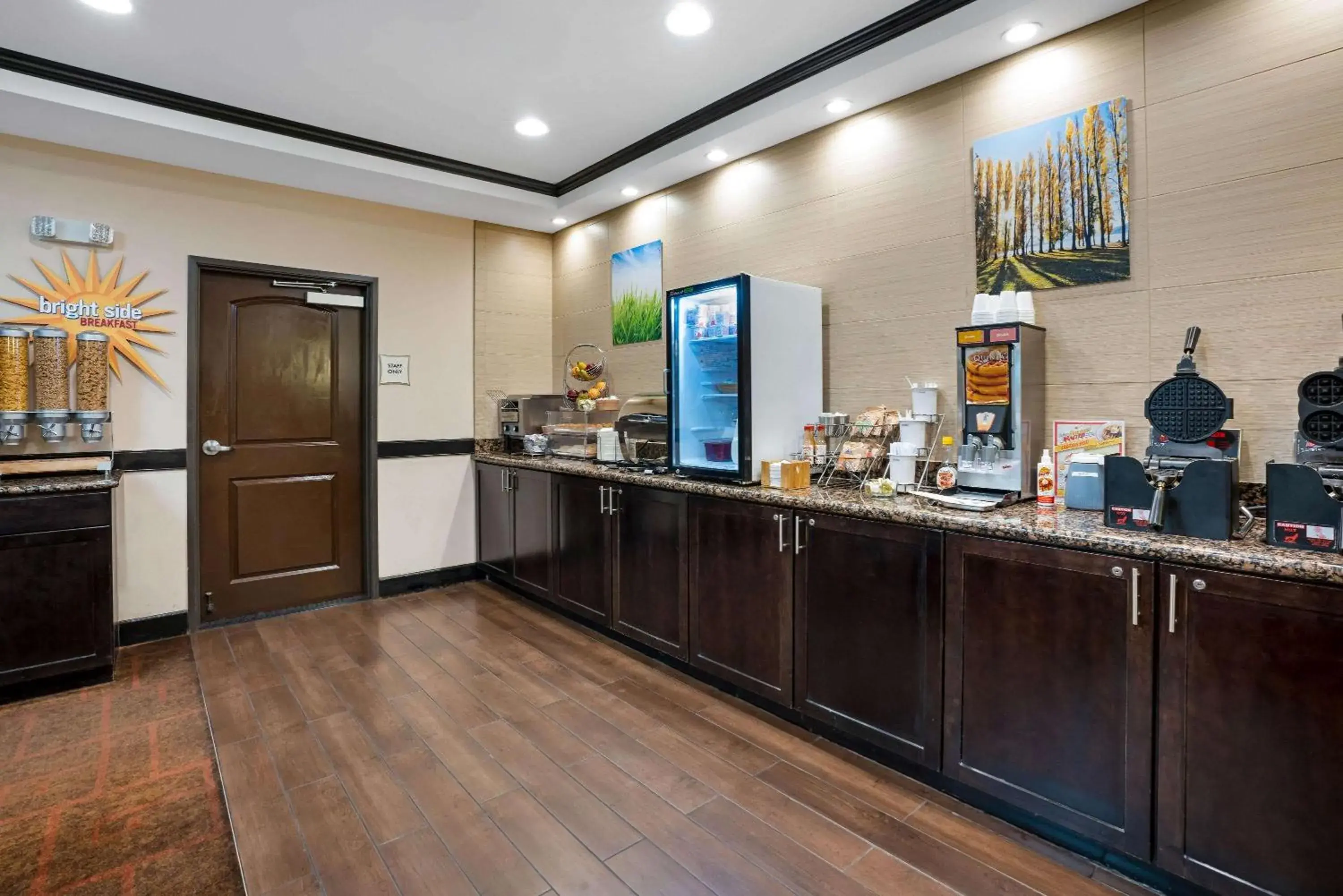 Restaurant/places to eat in La Quinta by Wyndham Auburn Restaurant/places to eat in La Quinta by Wyndham Auburn