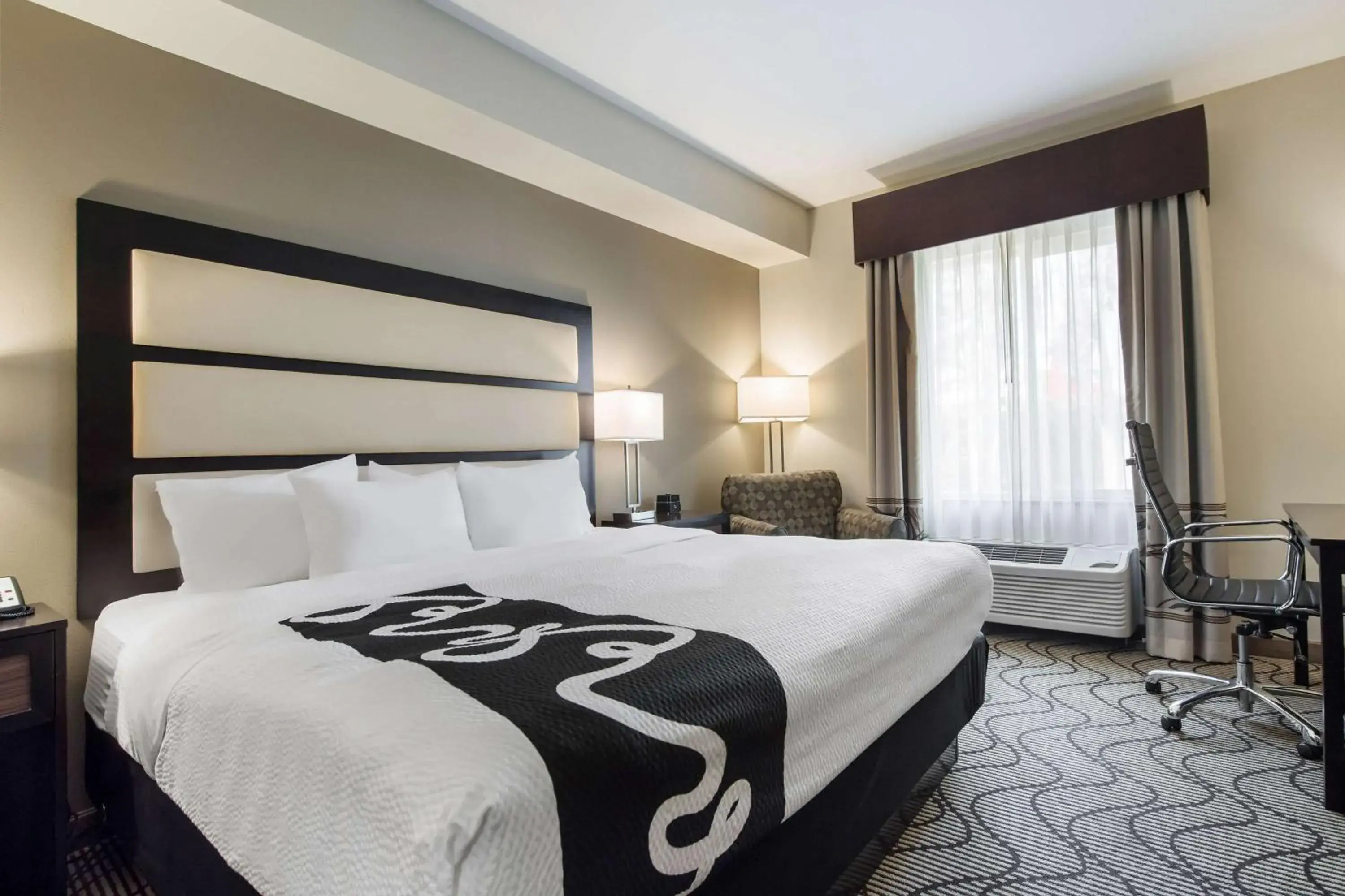 Deluxe King Room in La Quinta by Wyndham Auburn Deluxe King Room in La Quinta by Wyndham Auburn