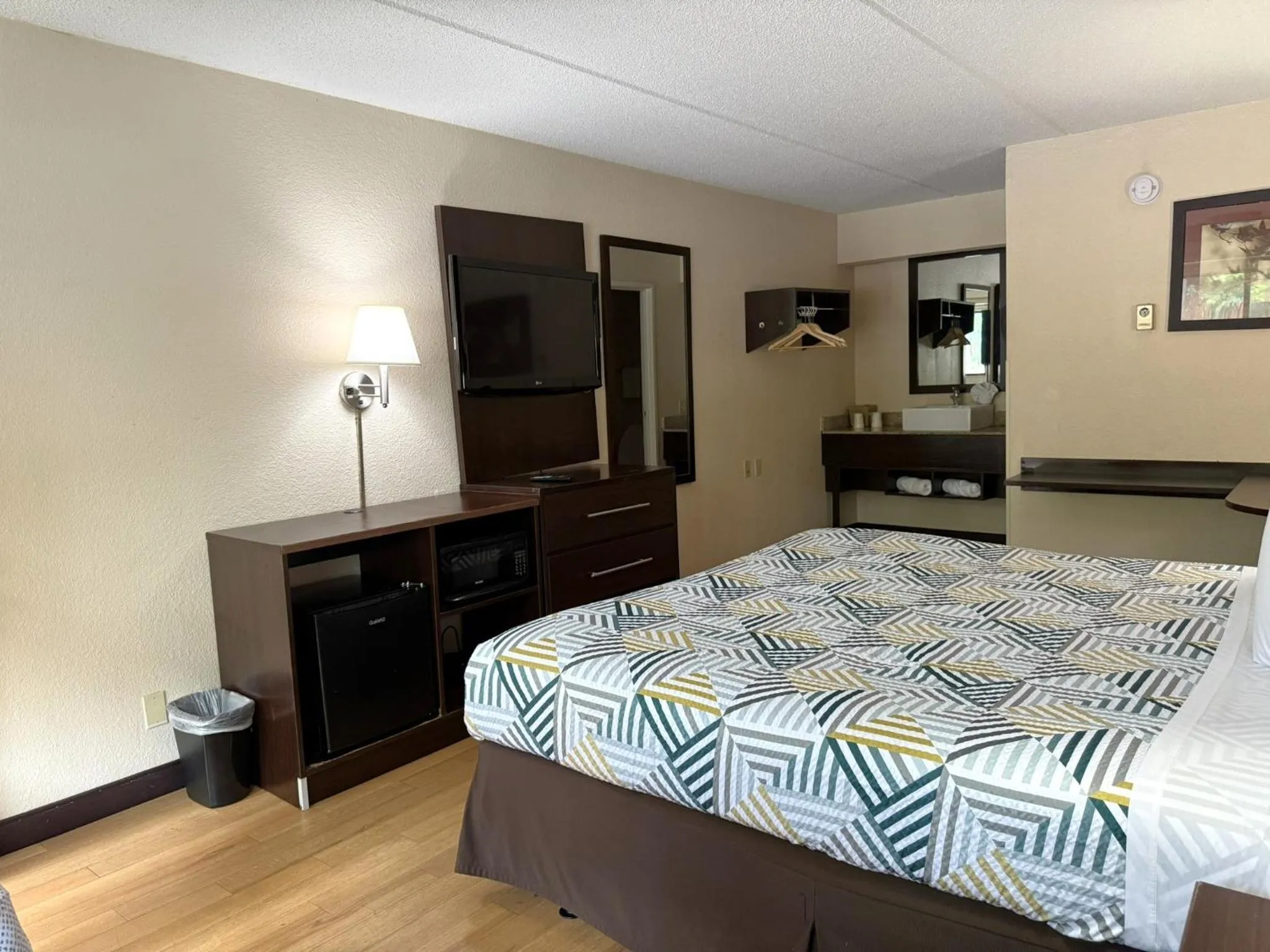 Bed in Motel 6 Smyrna, GA