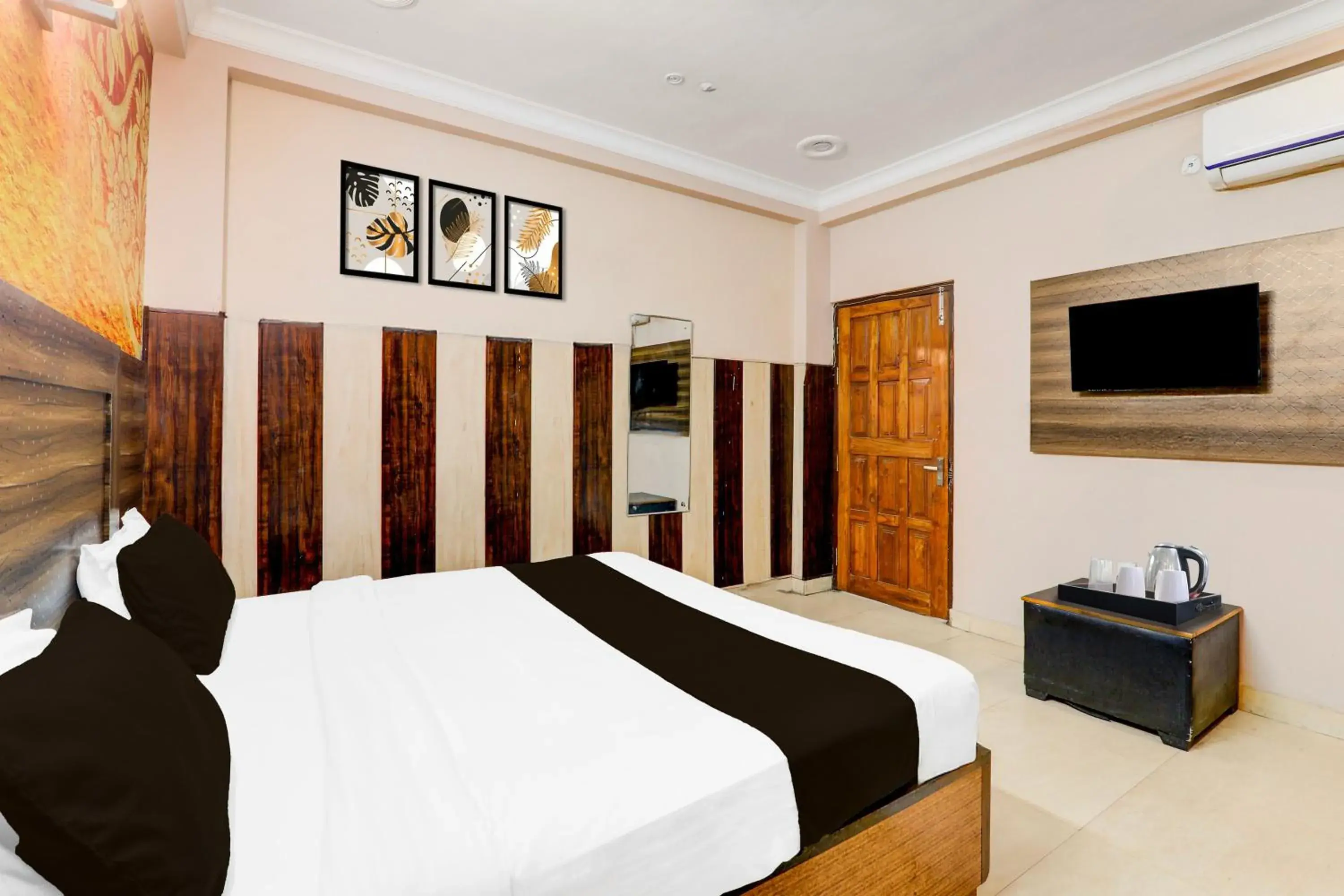 Bedroom, Bed in Super Hotel O Sharda Nagar Lucknow Bedroom, Bed in Super Hotel O Sharda Nagar Lucknow