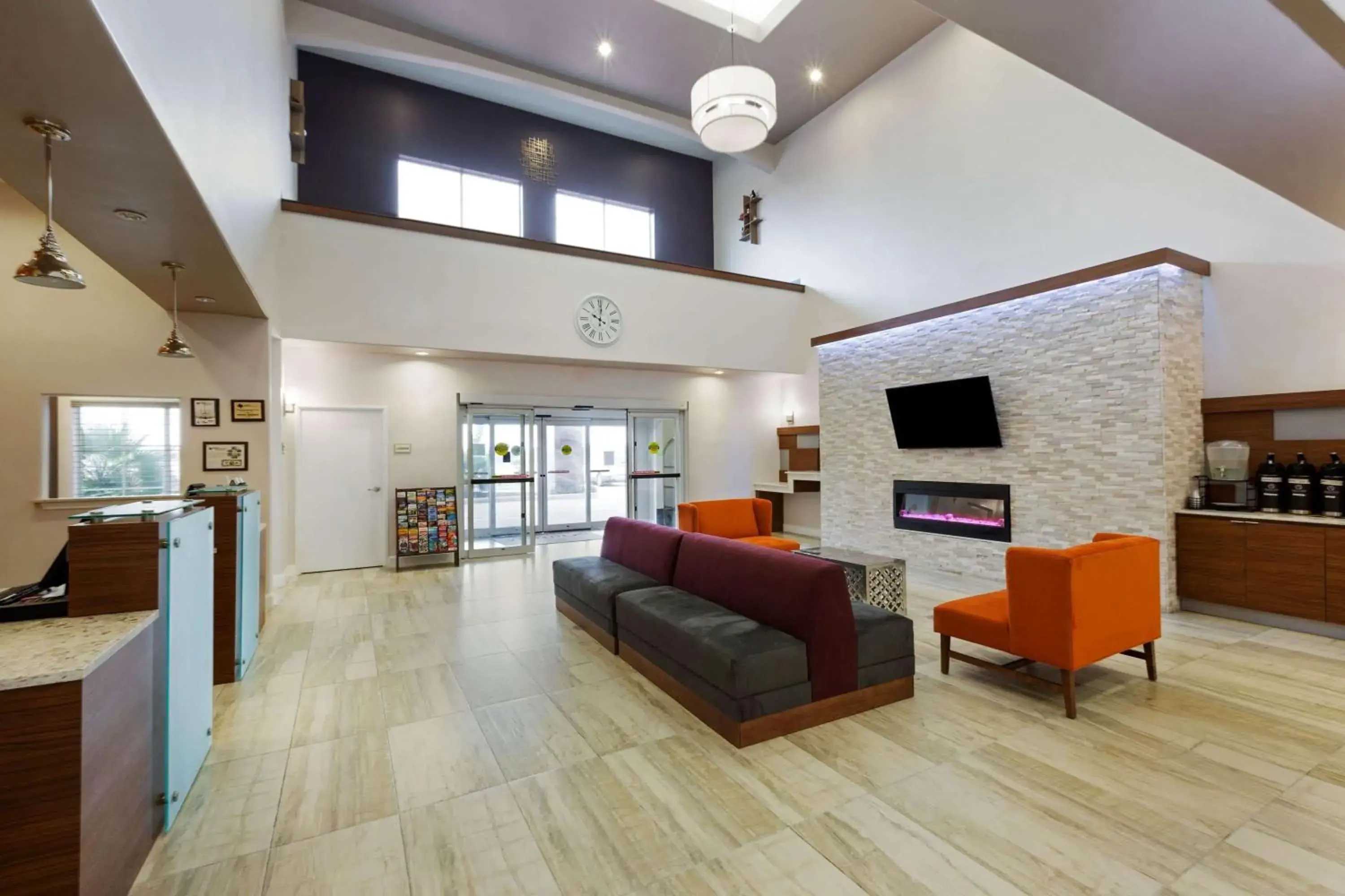 Lobby or reception in La Quinta by Wyndham Alvin Lobby or reception in La Quinta by Wyndham Alvin