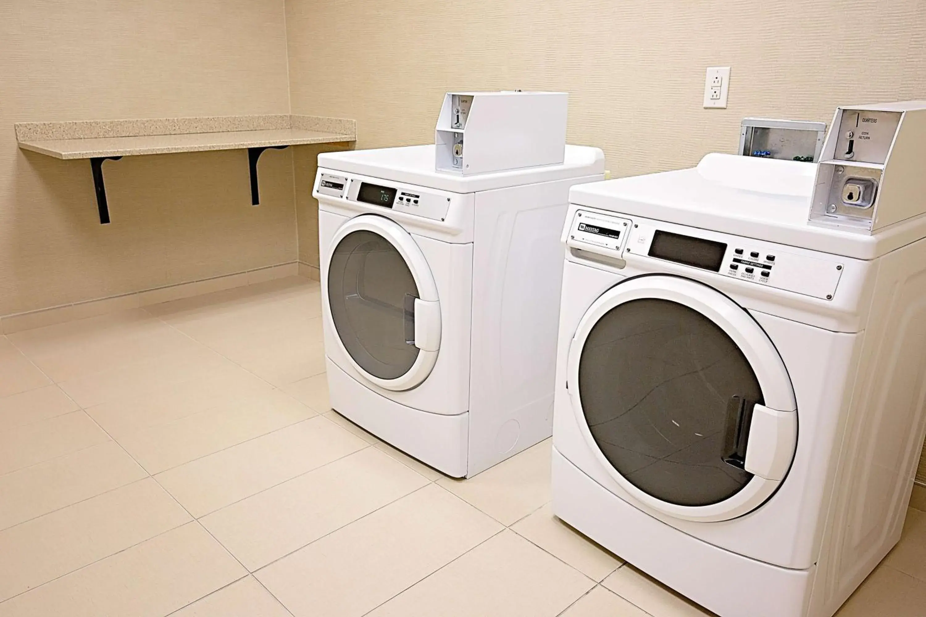 Property building in Hampton Inn & Suites Jacksonville Property building in Hampton Inn & Suites Jacksonville