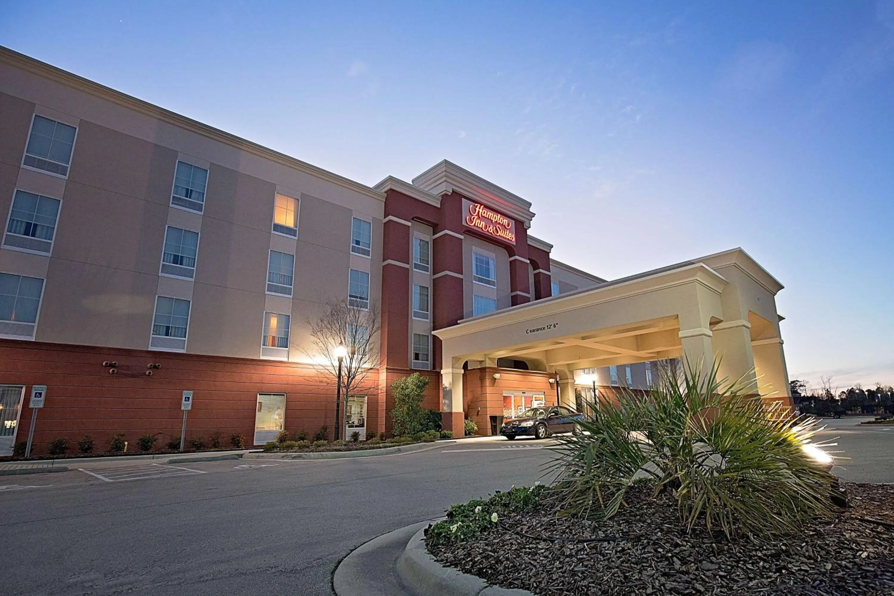 Property building in Hampton Inn & Suites Jacksonville