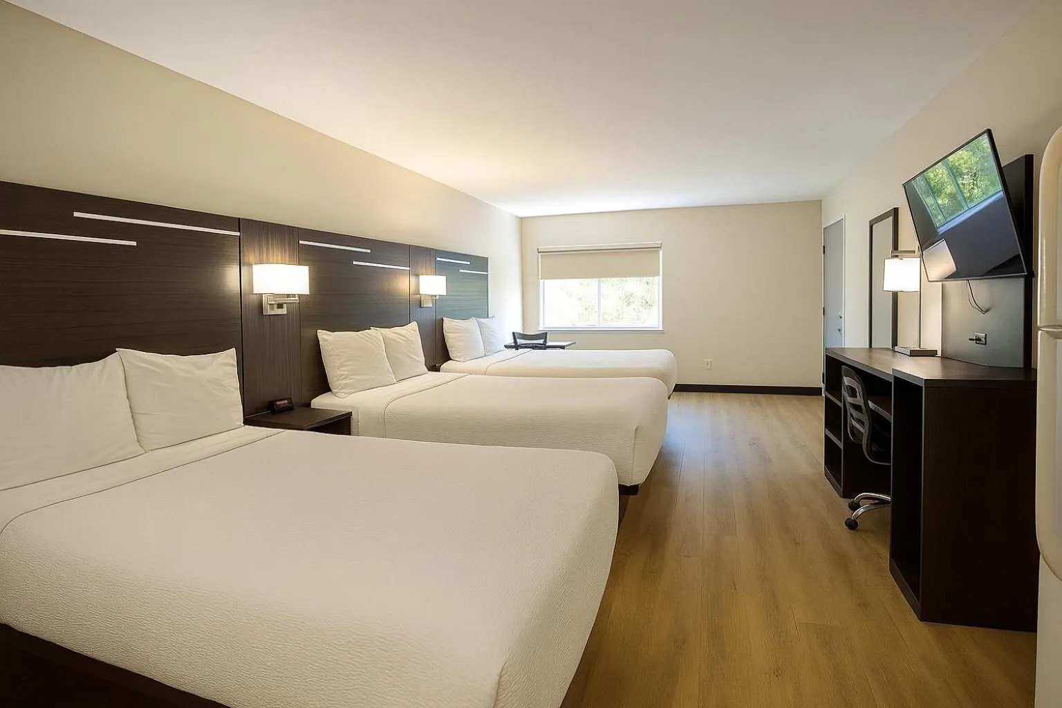 Bed in Paragon Inn Hillsboro