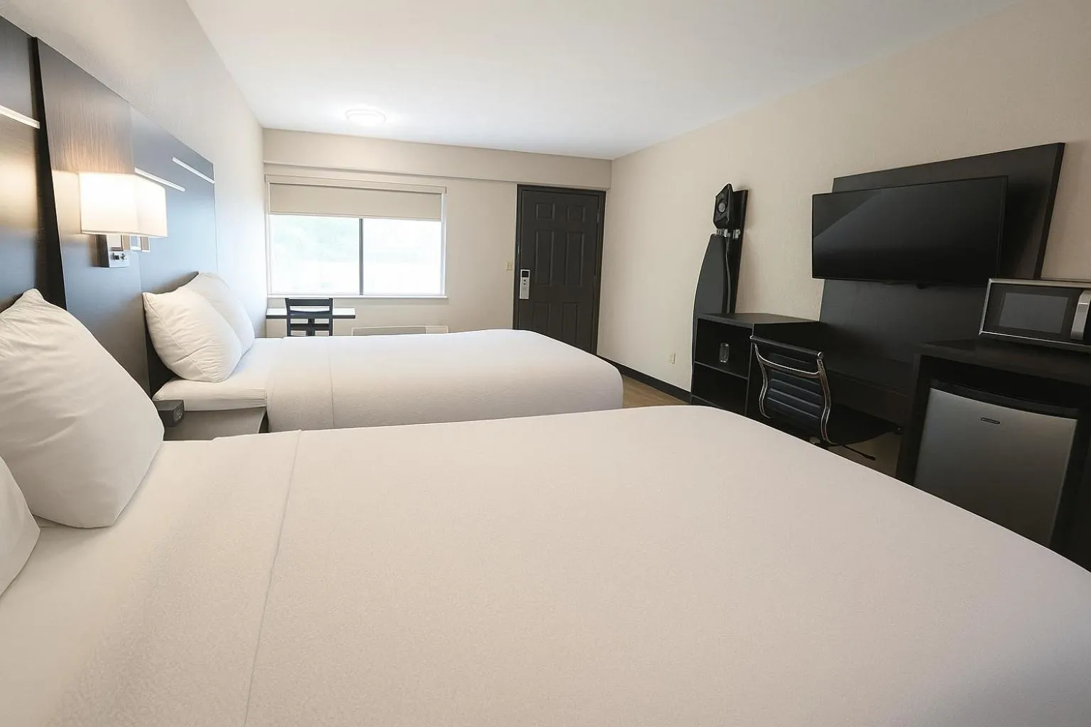 Bed in Paragon Inn Hillsboro