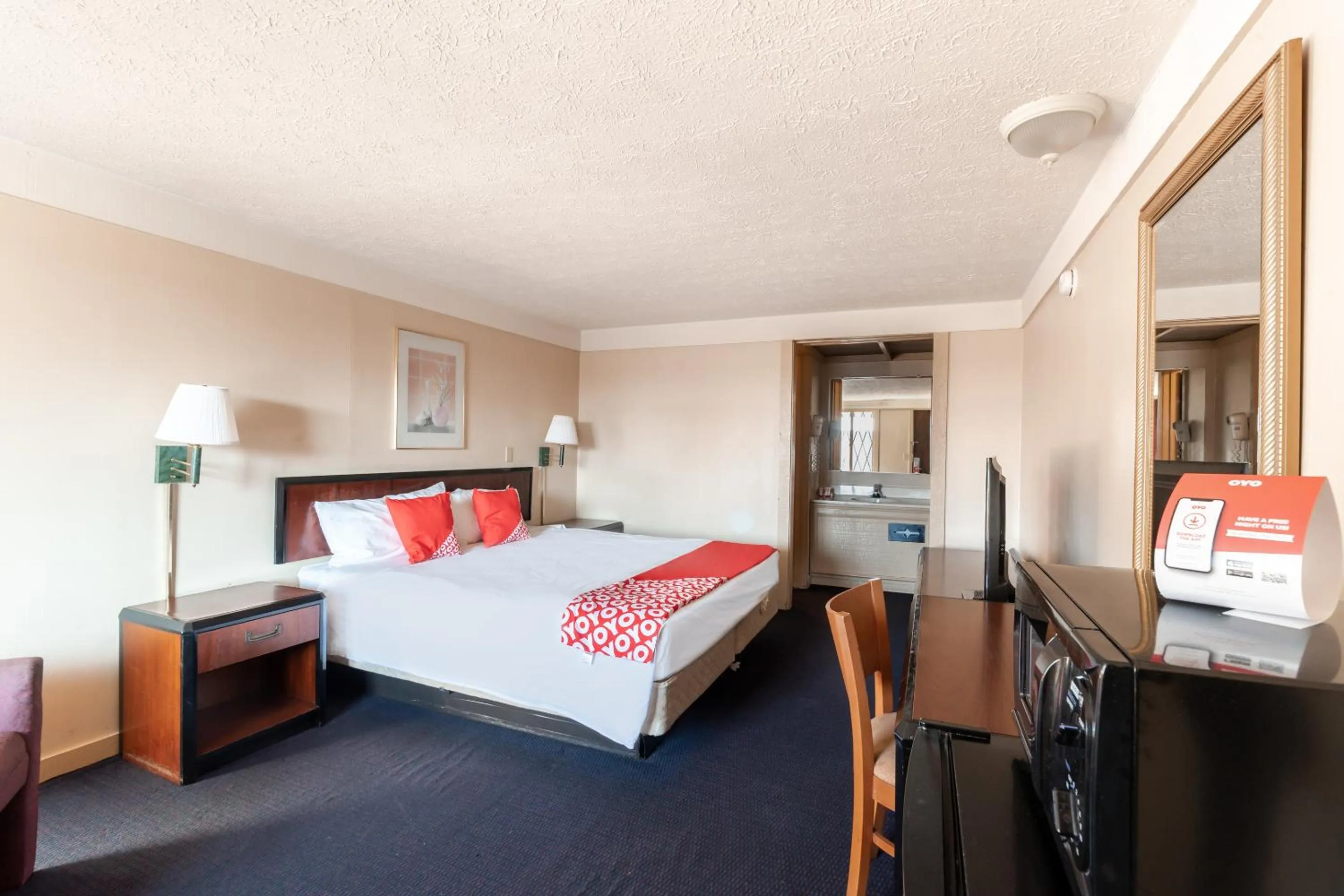 Bedroom in OYO Hotel Wadsworth OH I-76