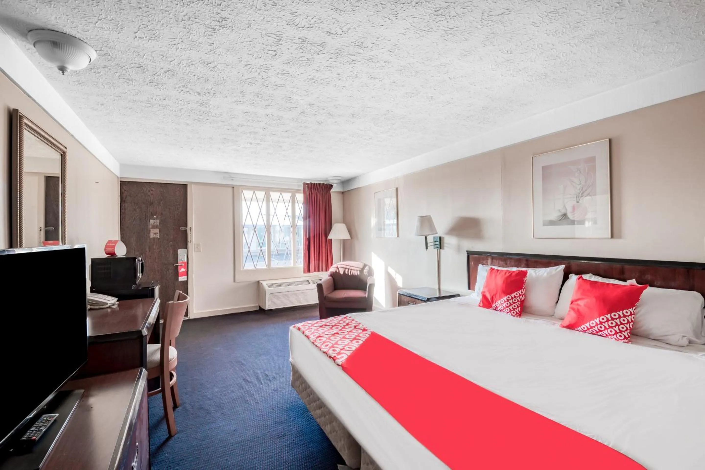 Bedroom in OYO Hotel Wadsworth OH I-76