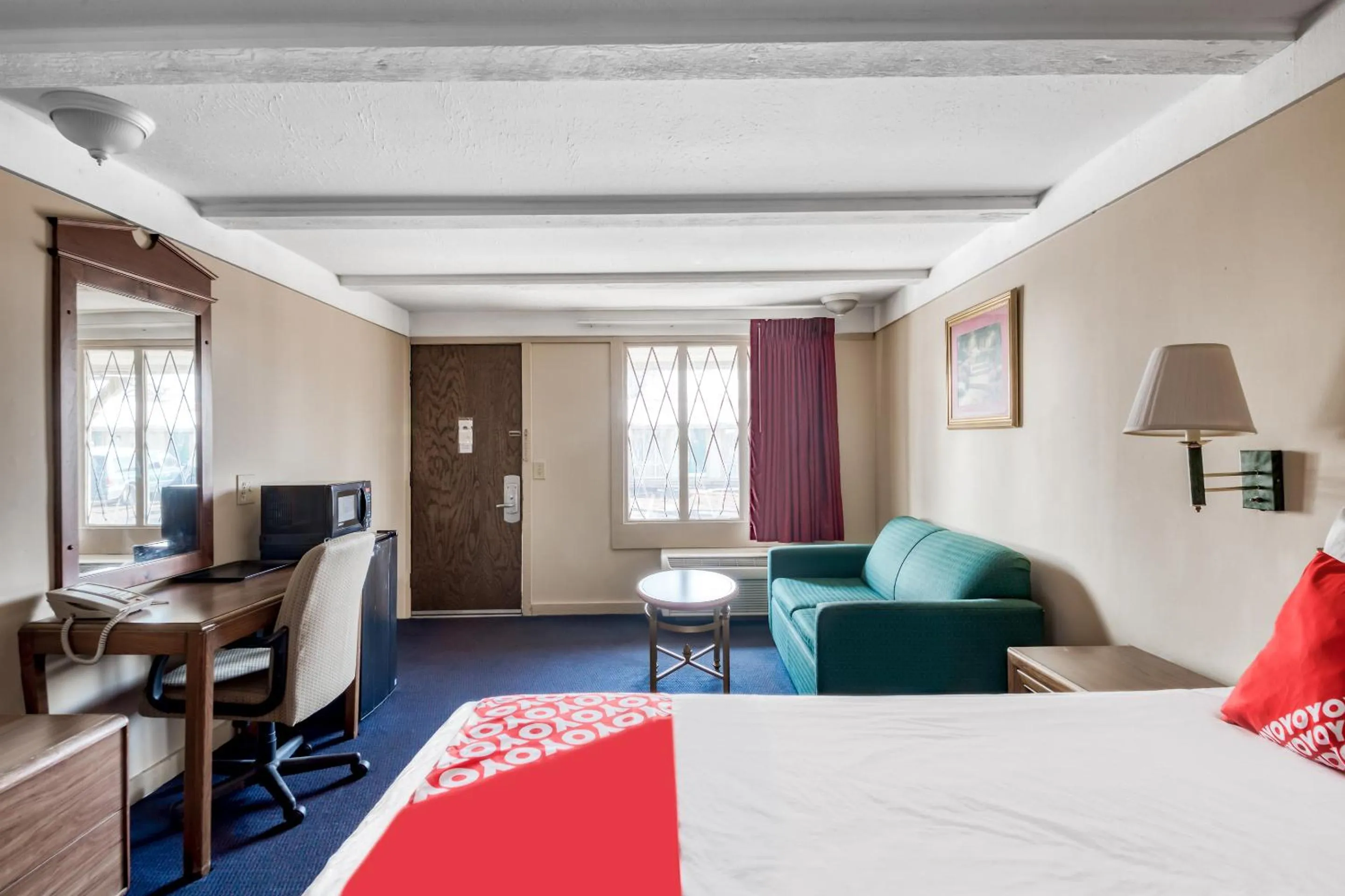 Bedroom, Seating Area in OYO Hotel Wadsworth OH I-76