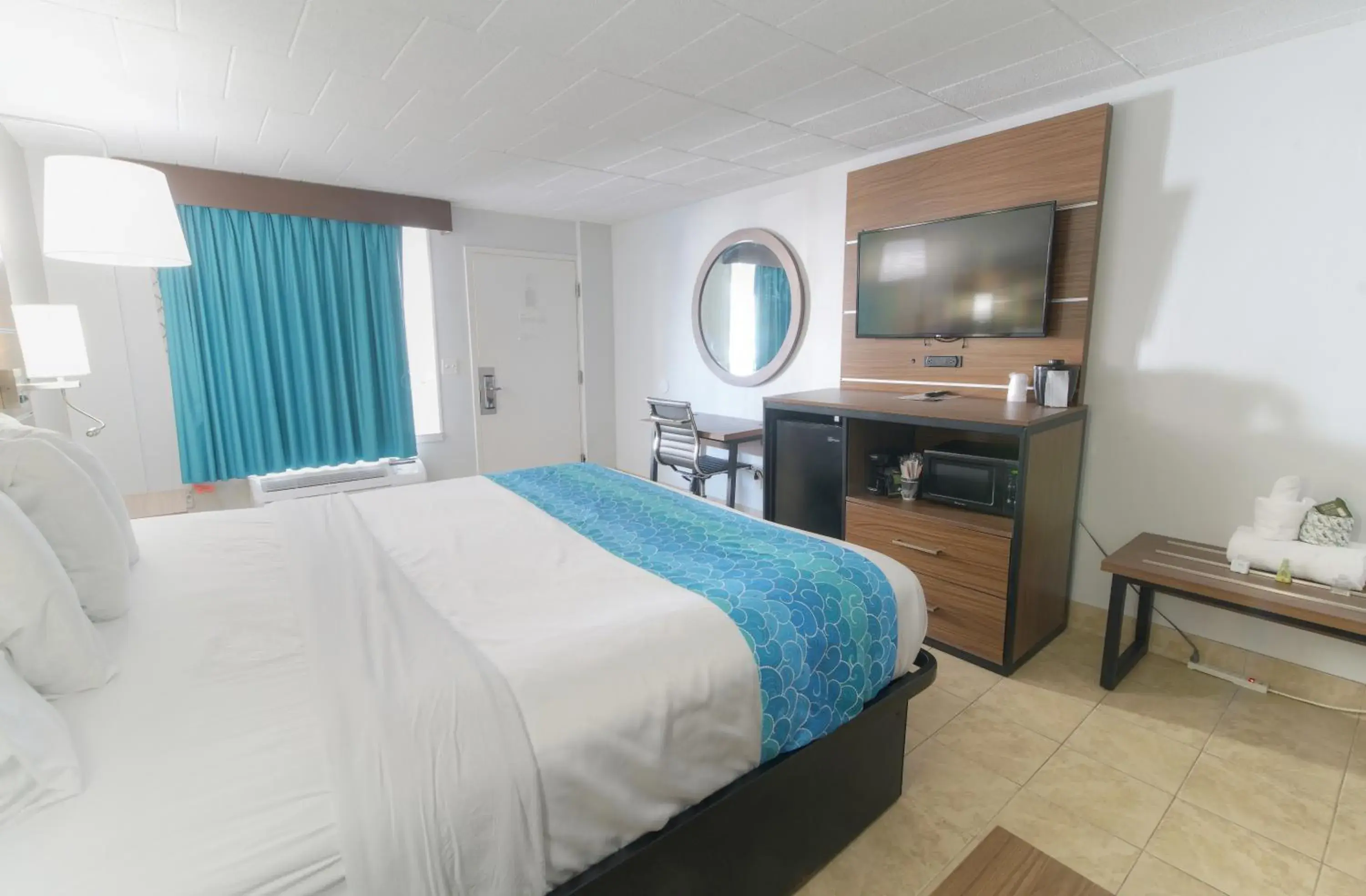 Photo of the whole room, Bed in Oceans 2700 Photo of the whole room, Bed in Oceans 2700