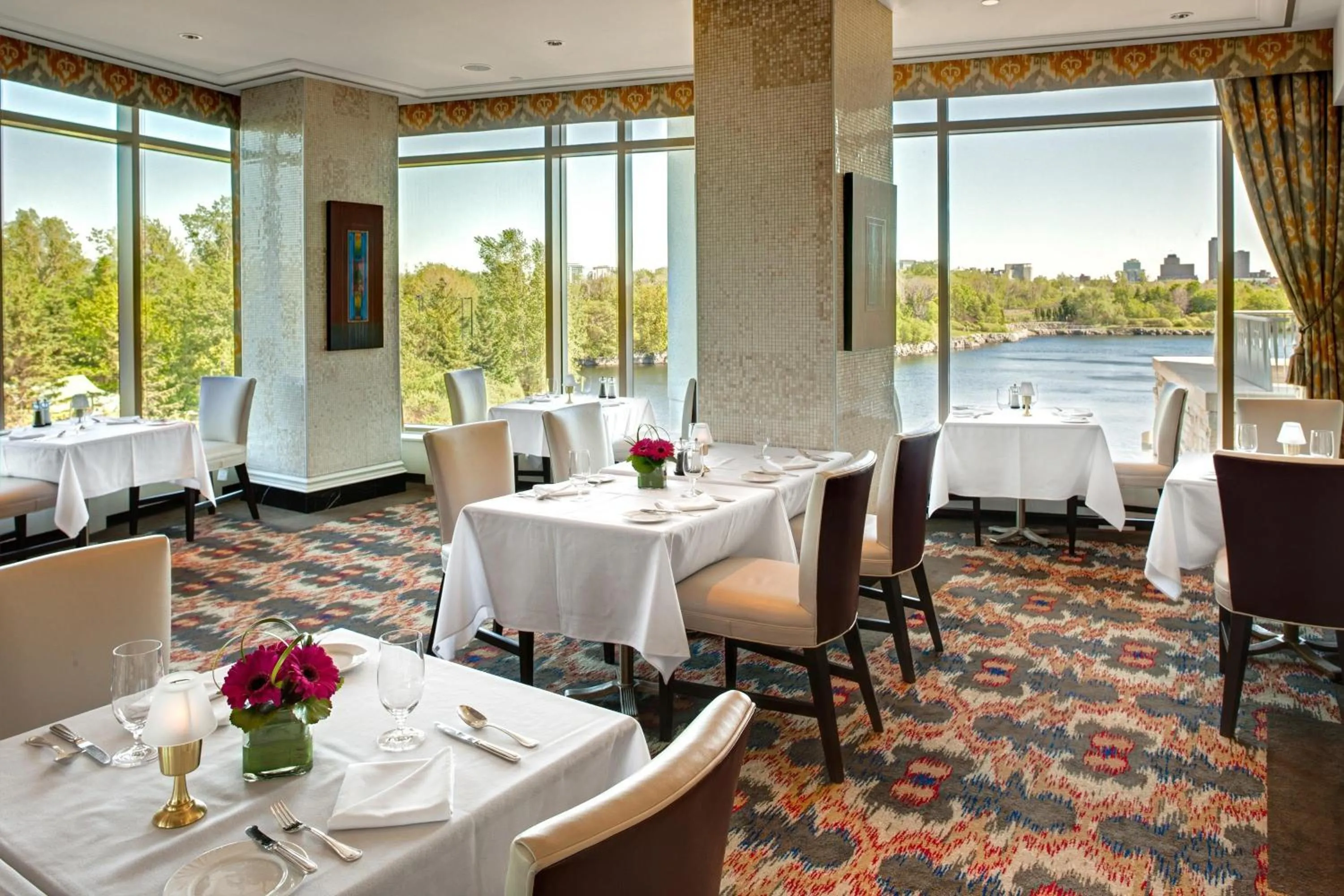 Restaurant/places to eat in Hilton Lac-Leamy