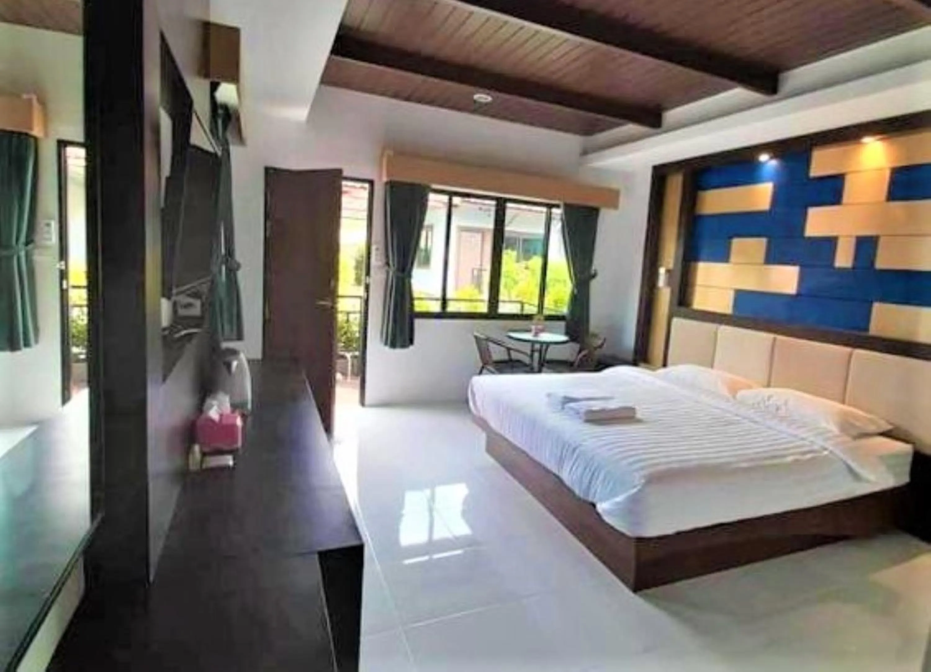 Photo of the whole room, Bed in Thalang resort