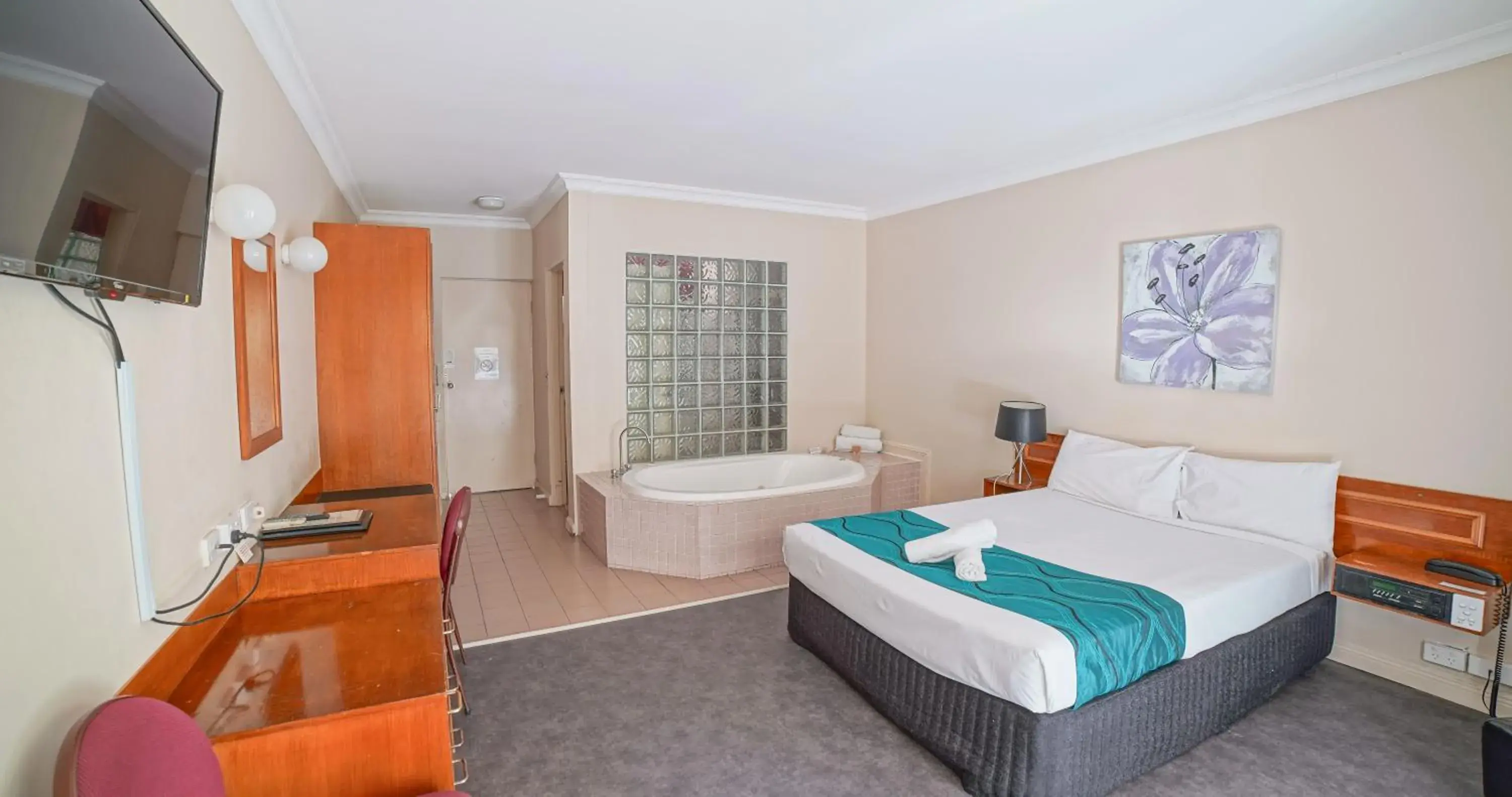 Bed in Country 2 Coast Motor Inn Coffs Harbour Bed in Country 2 Coast Motor Inn Coffs Harbour