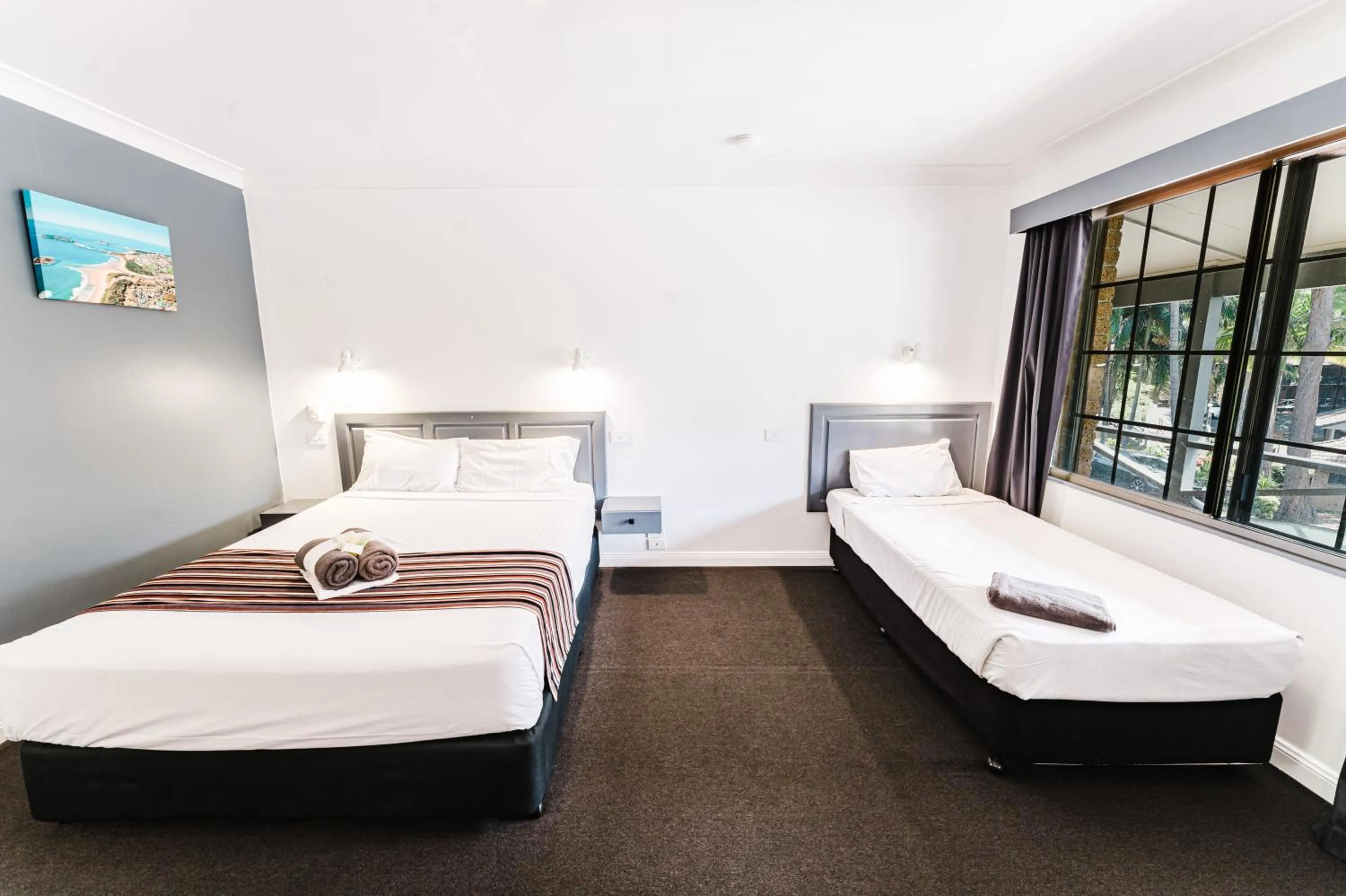 Photo of the whole room, Bed in Country 2 Coast Motor Inn Coffs Harbour