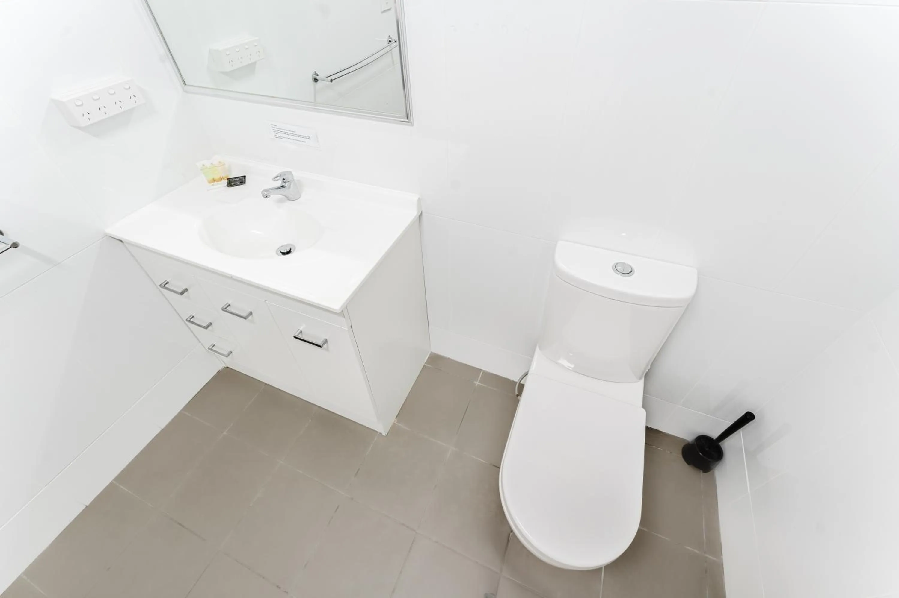 Bathroom in Country 2 Coast Motor Inn Coffs Harbour