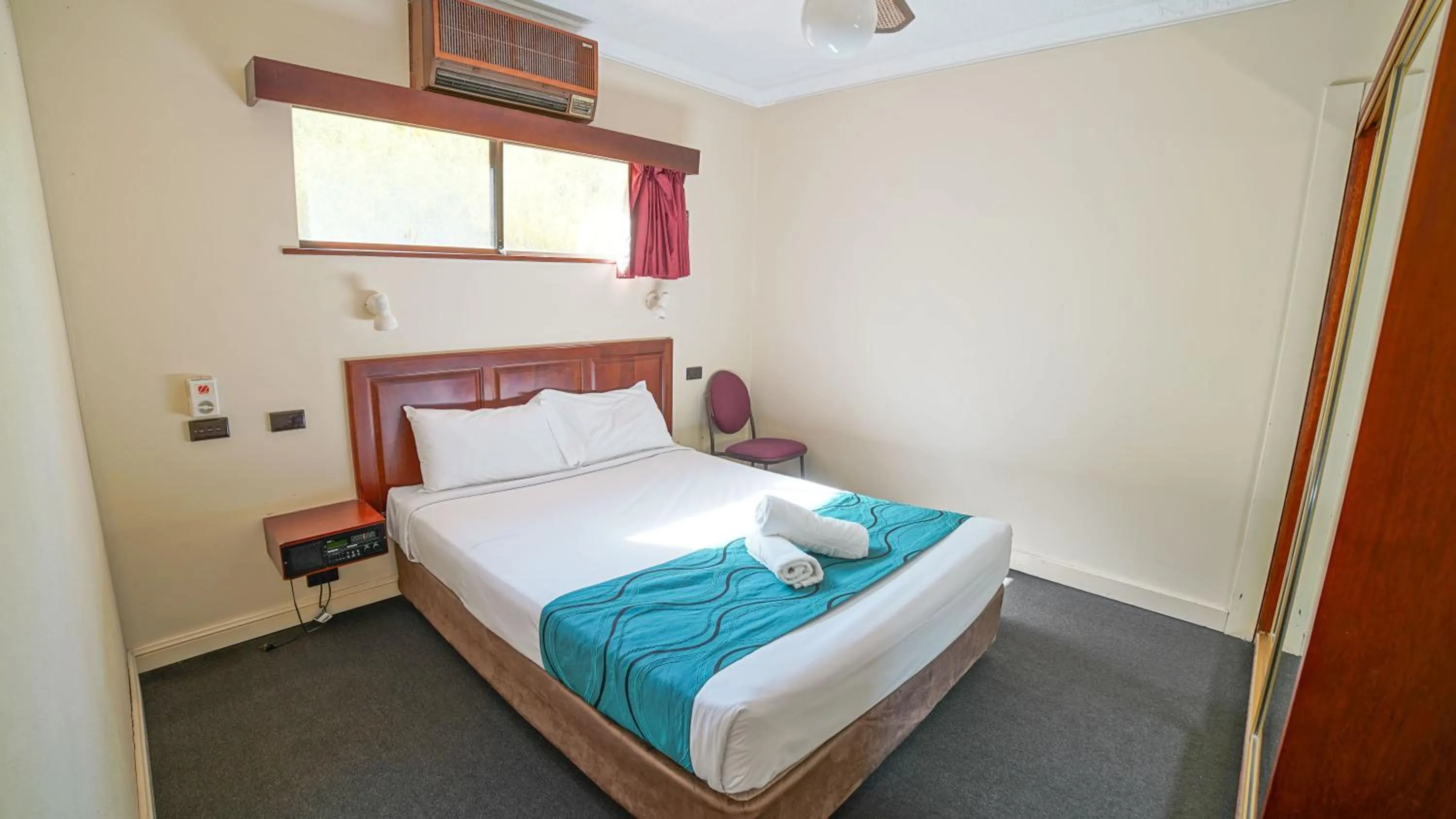 Bed in Country 2 Coast Motor Inn Coffs Harbour