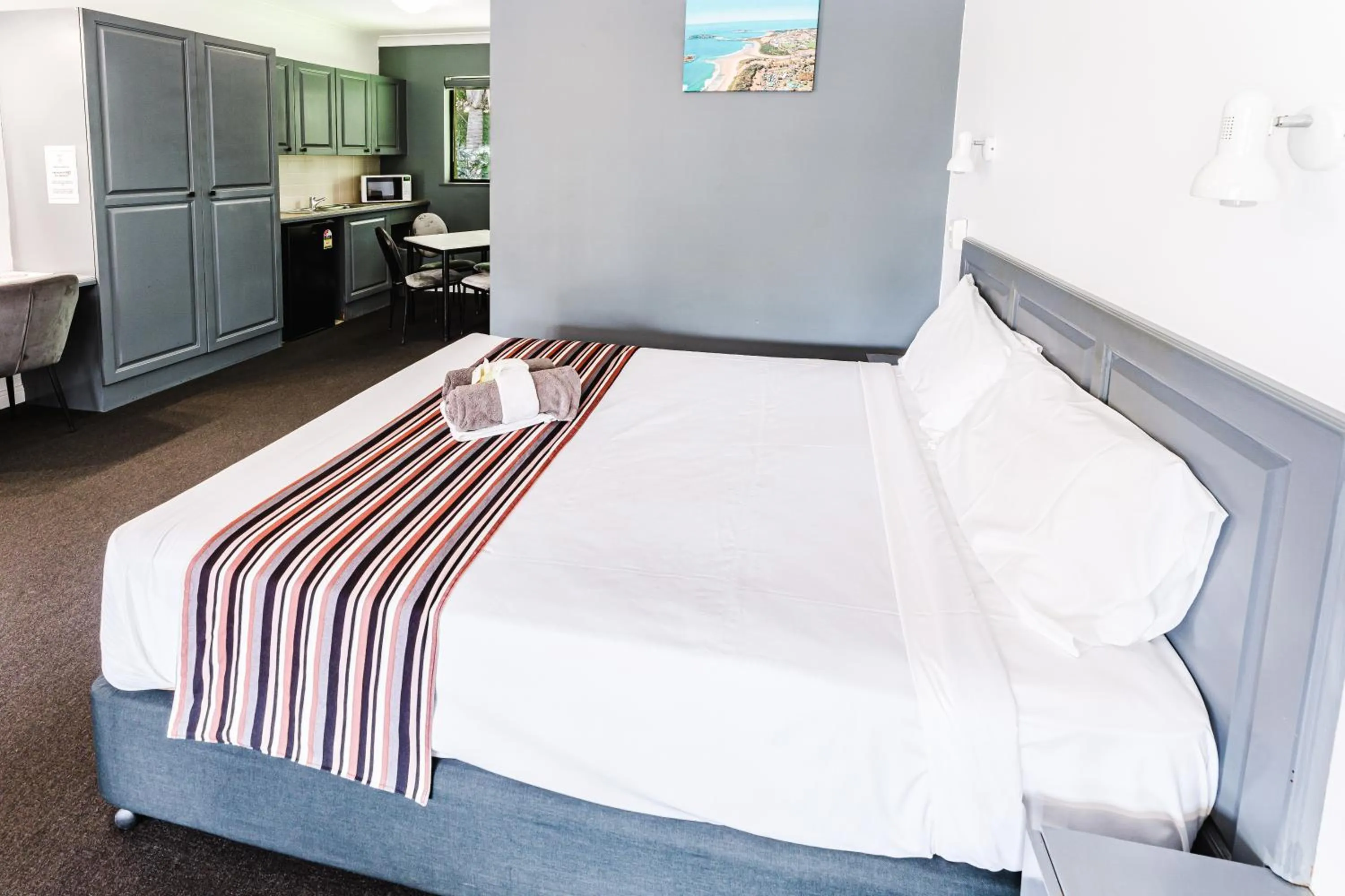 Bedroom, Bed in Country 2 Coast Motor Inn Coffs Harbour