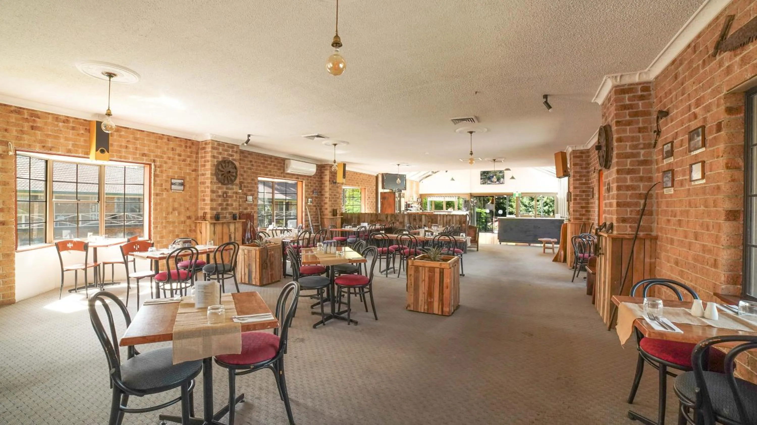 Restaurant/places to eat in Country 2 Coast Motor Inn Coffs Harbour