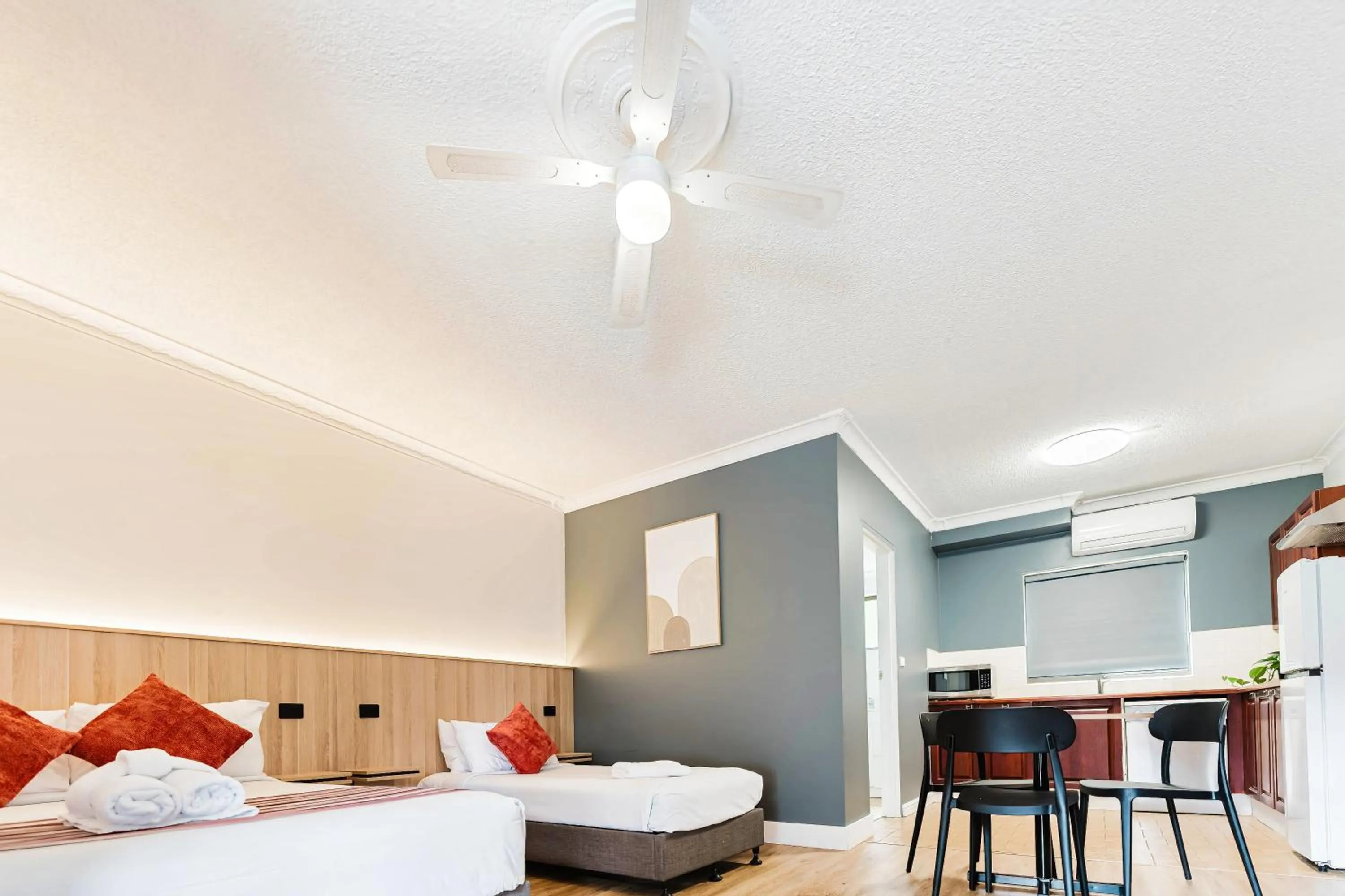 Bed in Country 2 Coast Motor Inn Coffs Harbour