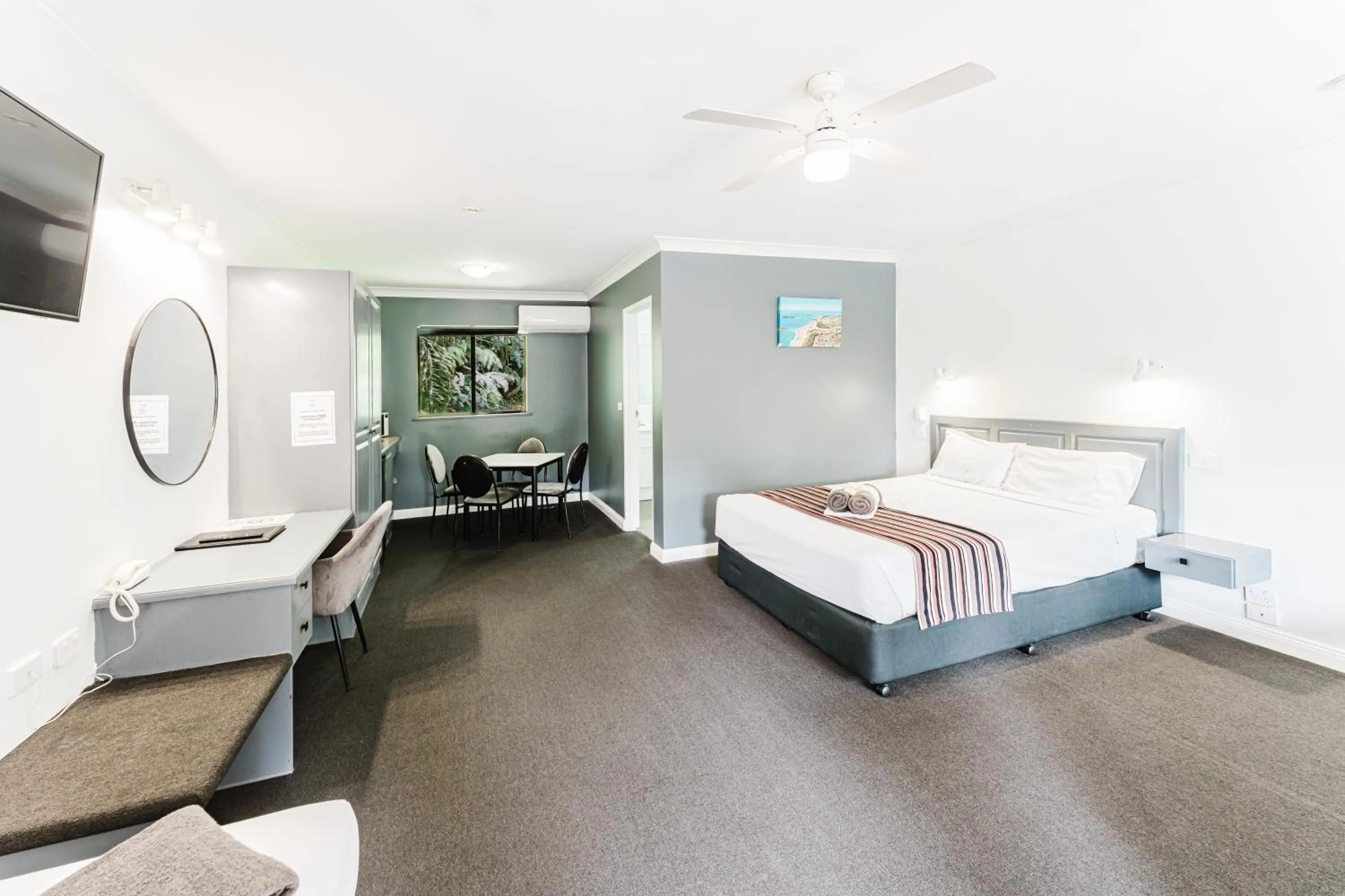 Bedroom, Bed in Country 2 Coast Motor Inn Coffs Harbour