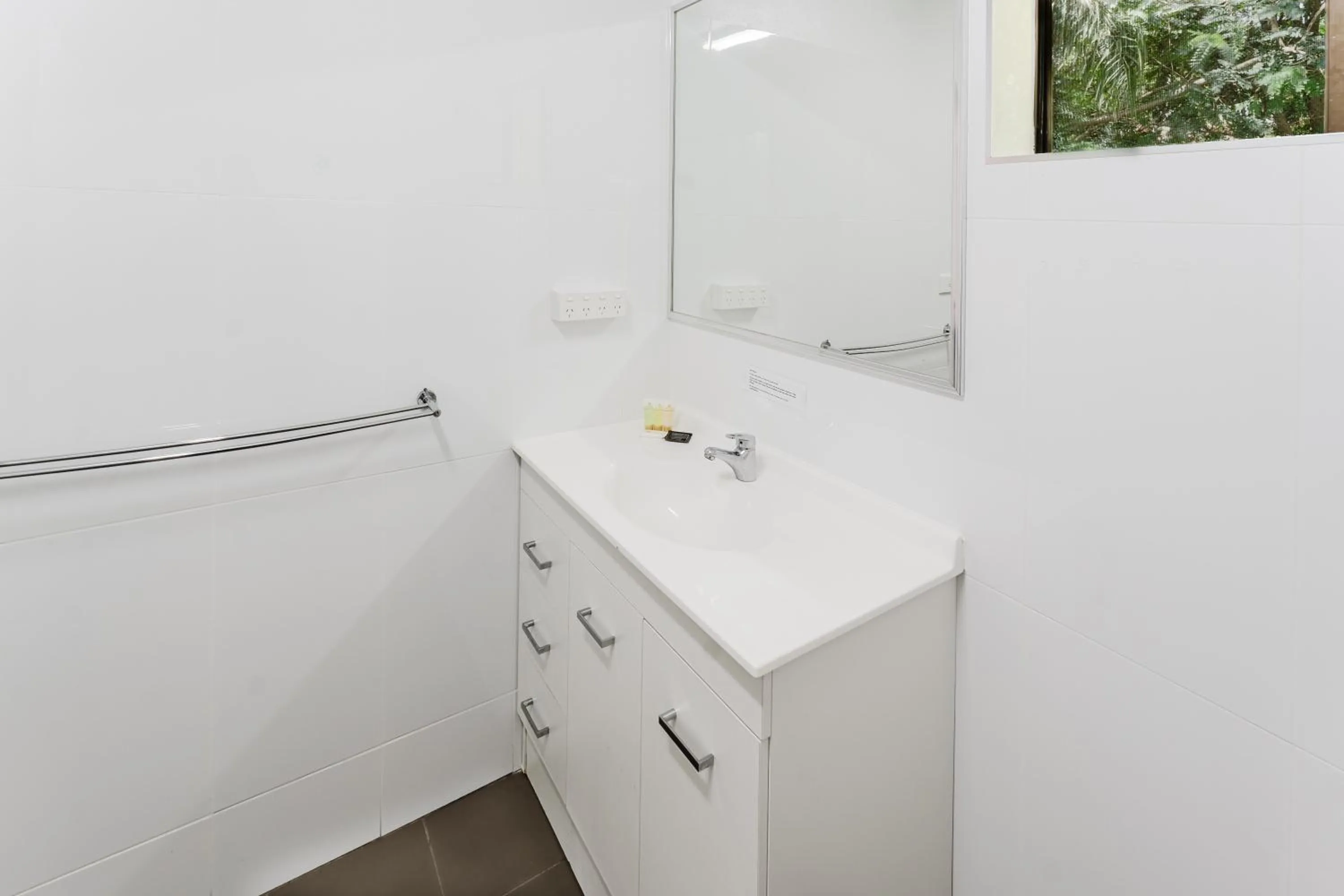 Bathroom in Country 2 Coast Motor Inn Coffs Harbour