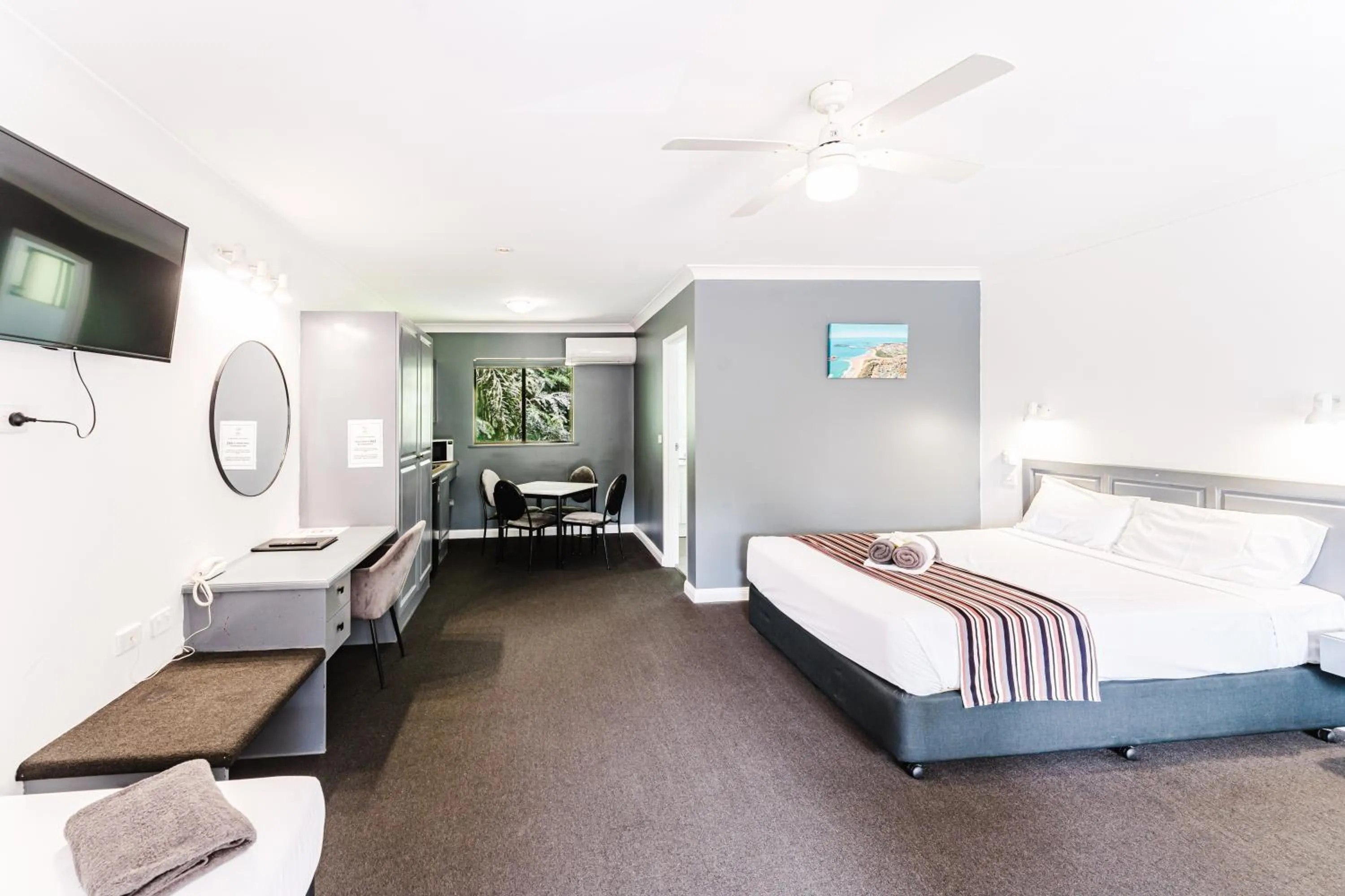 Photo of the whole room, Bed in Country 2 Coast Motor Inn Coffs Harbour
