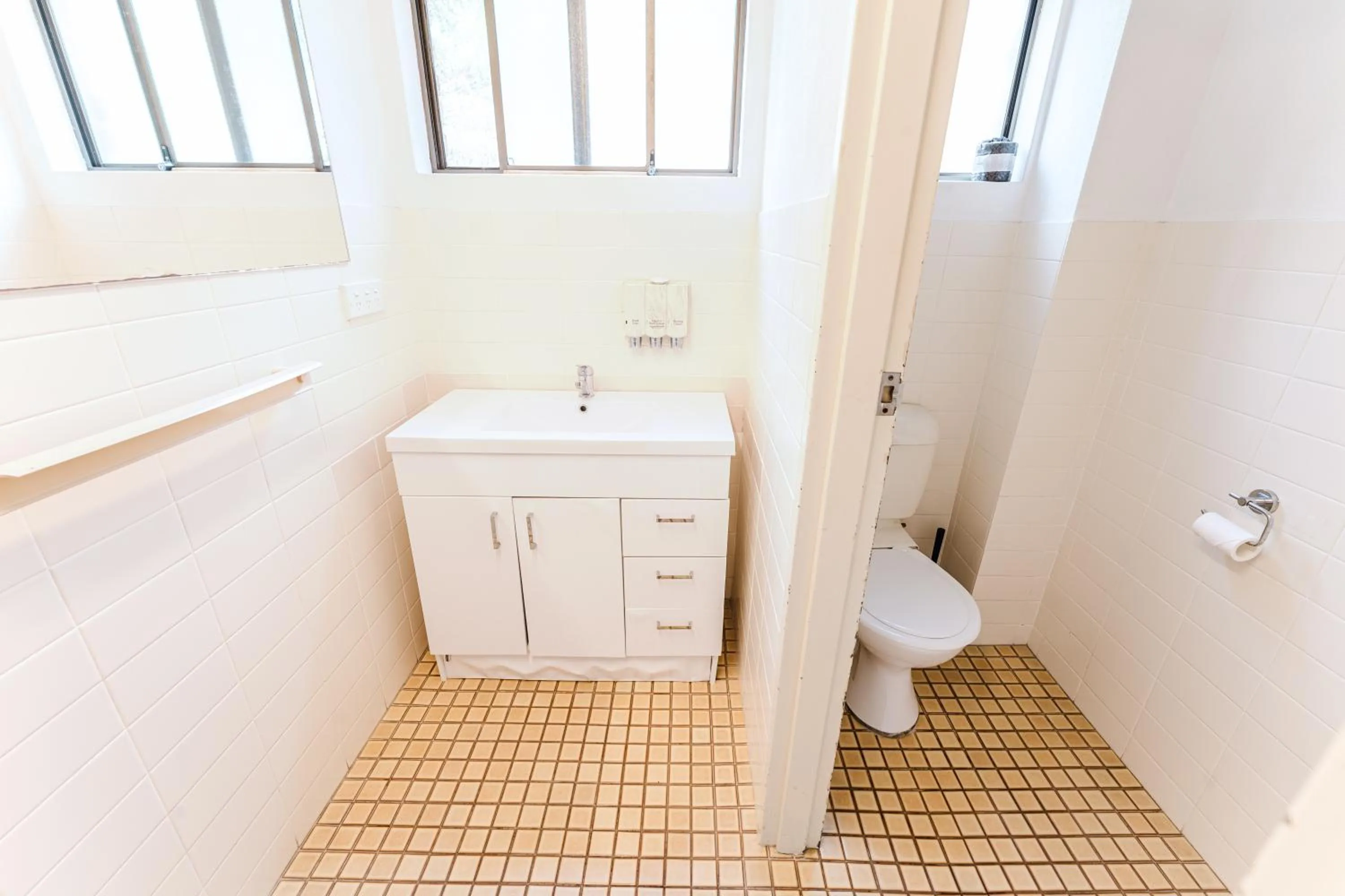 Toilet in Country 2 Coast Motor Inn Coffs Harbour