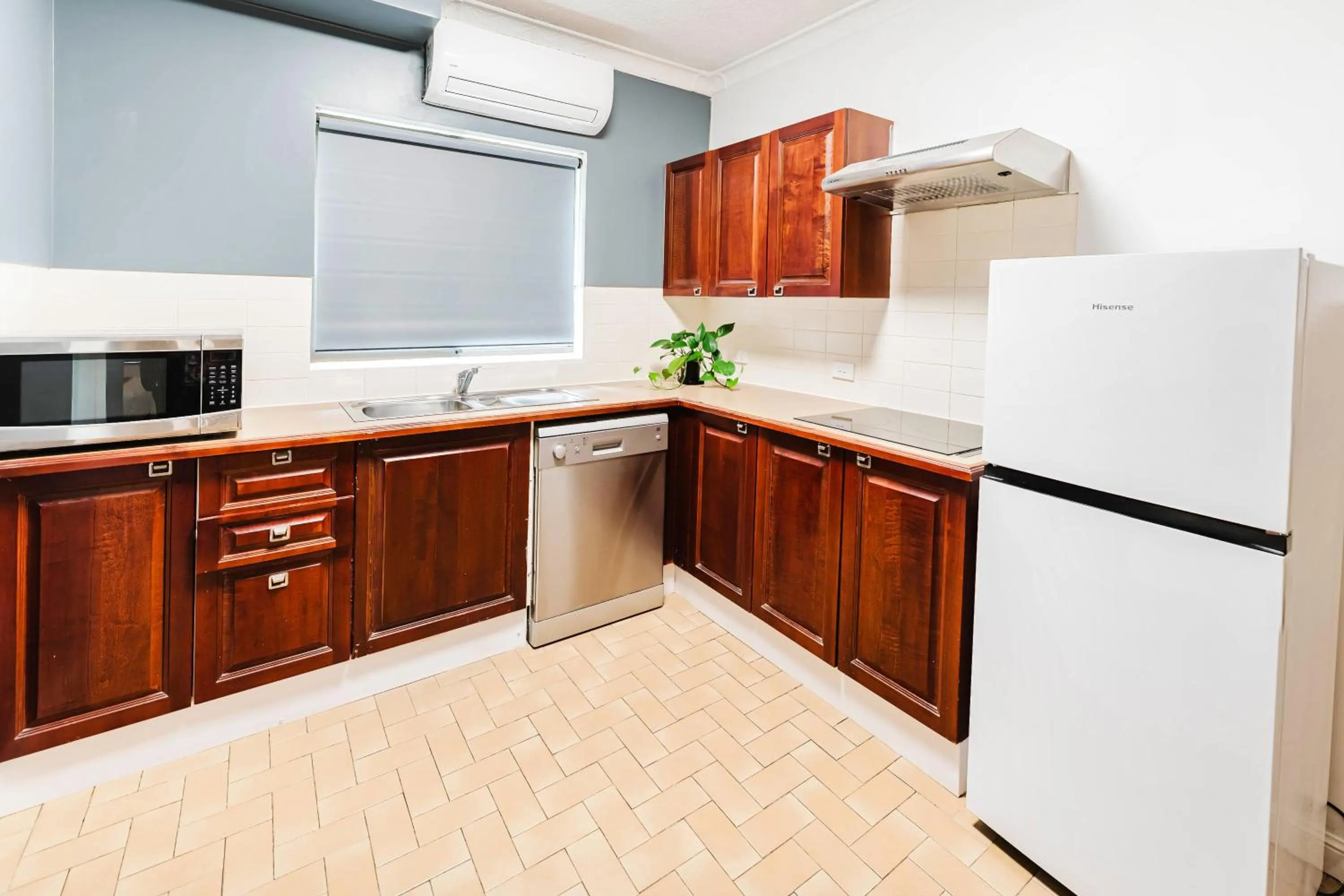 Kitchen or kitchenette in Country 2 Coast Motor Inn Coffs Harbour