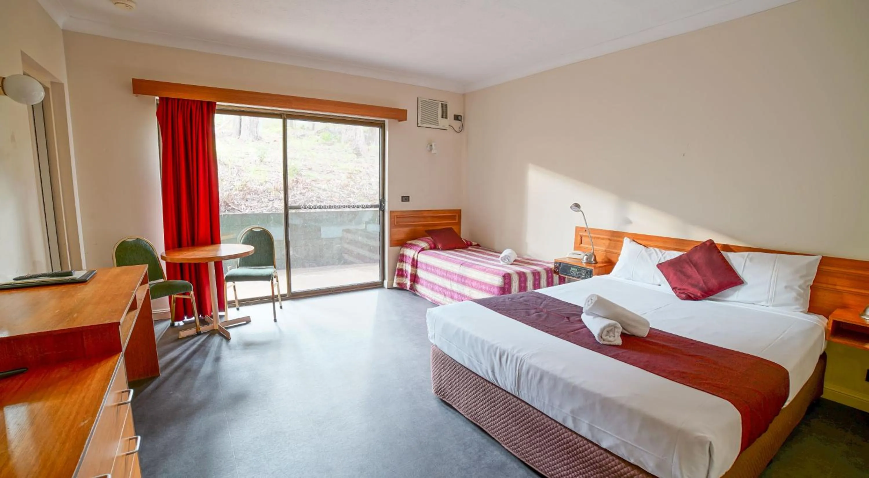 Bed in Country 2 Coast Motor Inn Coffs Harbour