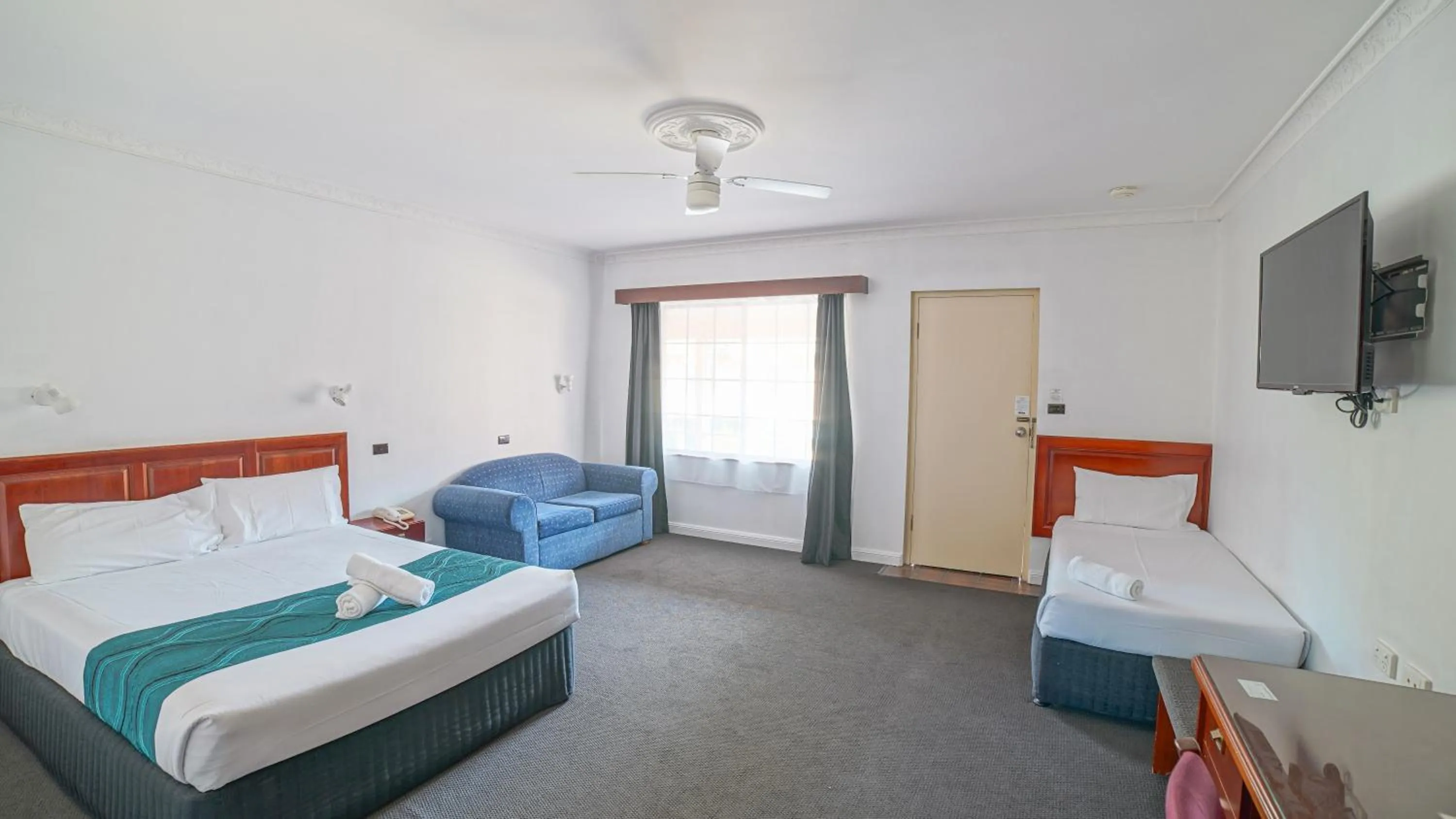 Bed in Country 2 Coast Motor Inn Coffs Harbour