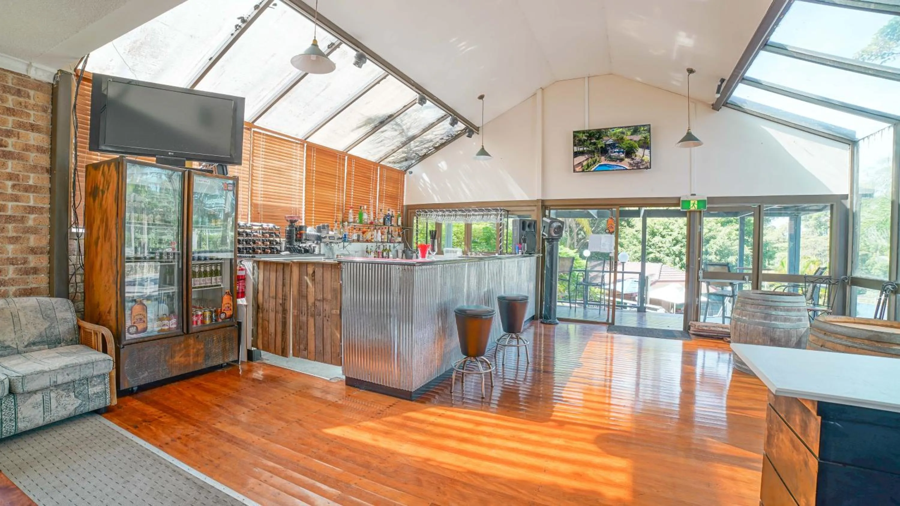 Lounge or bar in Country 2 Coast Motor Inn Coffs Harbour