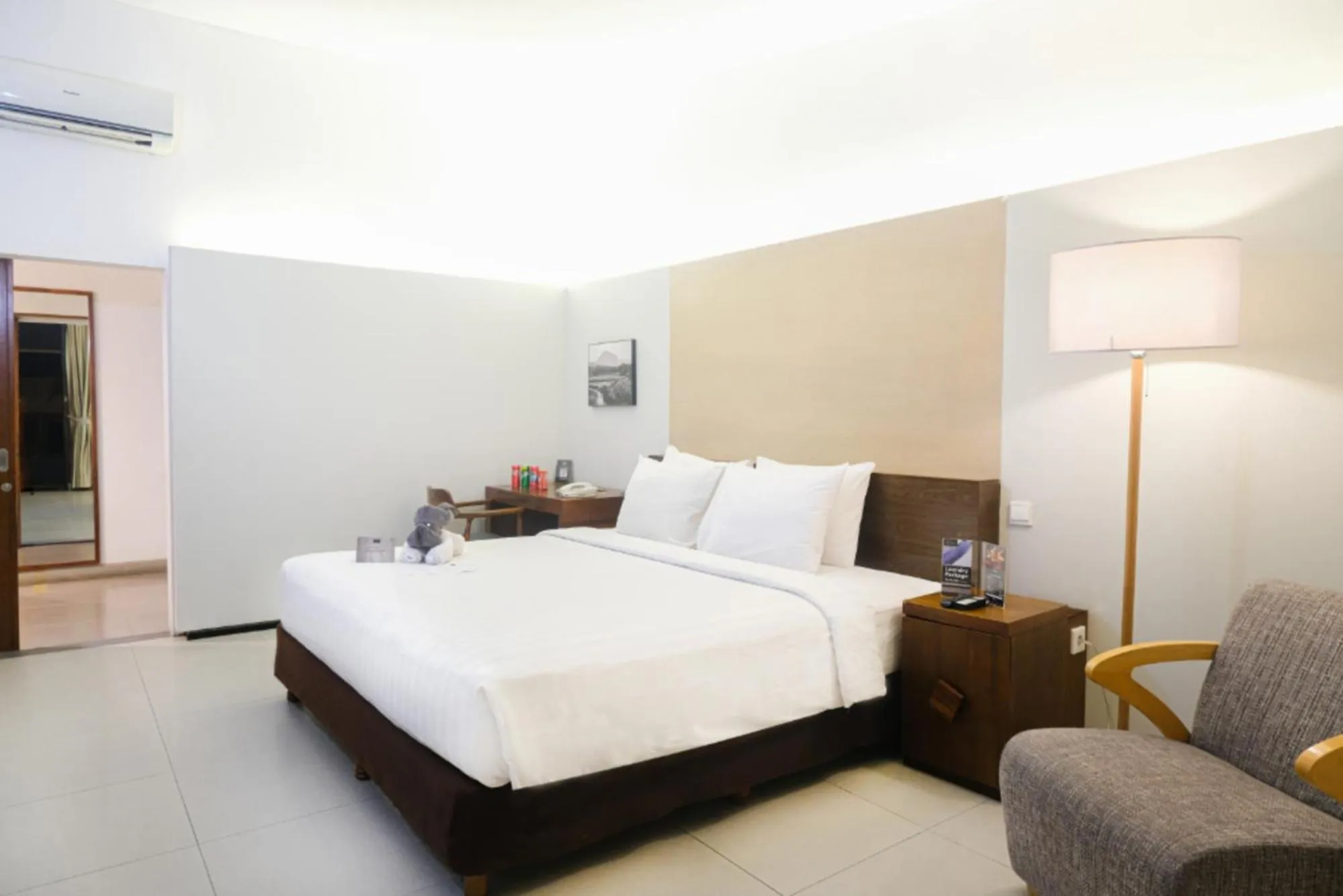 Bedroom, Bed in Hotel Neo+ Green Savana Sentul City