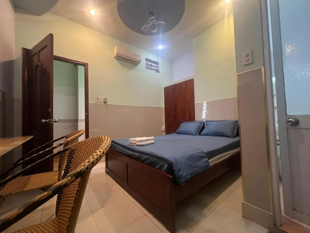 Bed in Kim Long Hotel