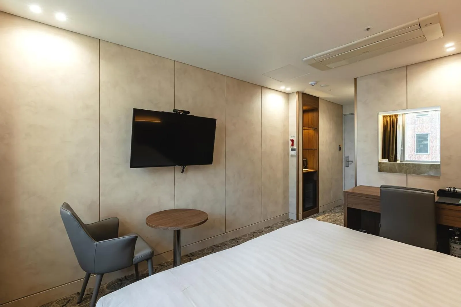 TV and multimedia, Bed in New Seoul Hotel Myeongdong