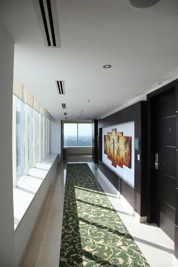 TreeHouse Queens Pearl