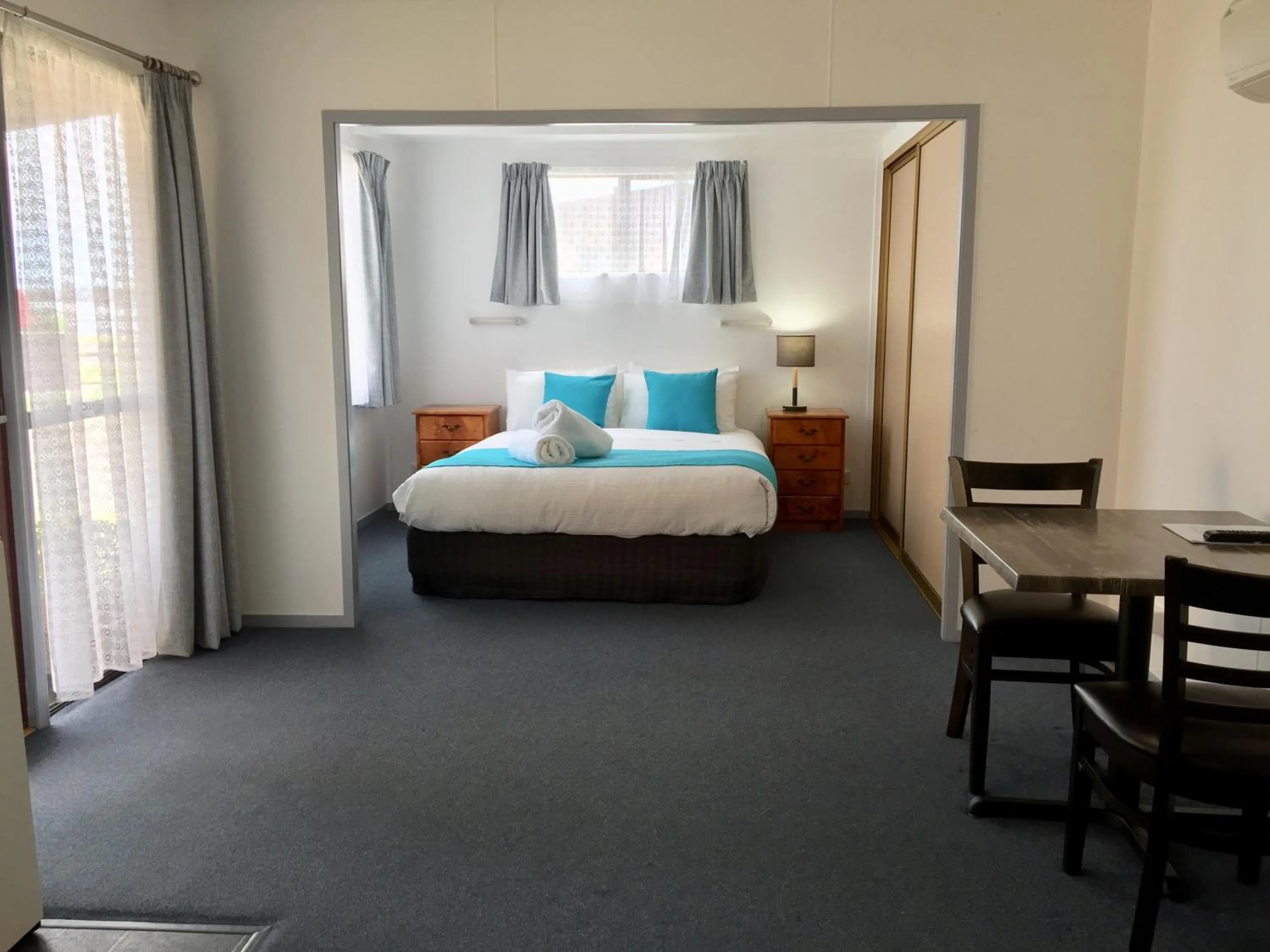 Bed in Regatta Point Tavern & Holiday Villas
