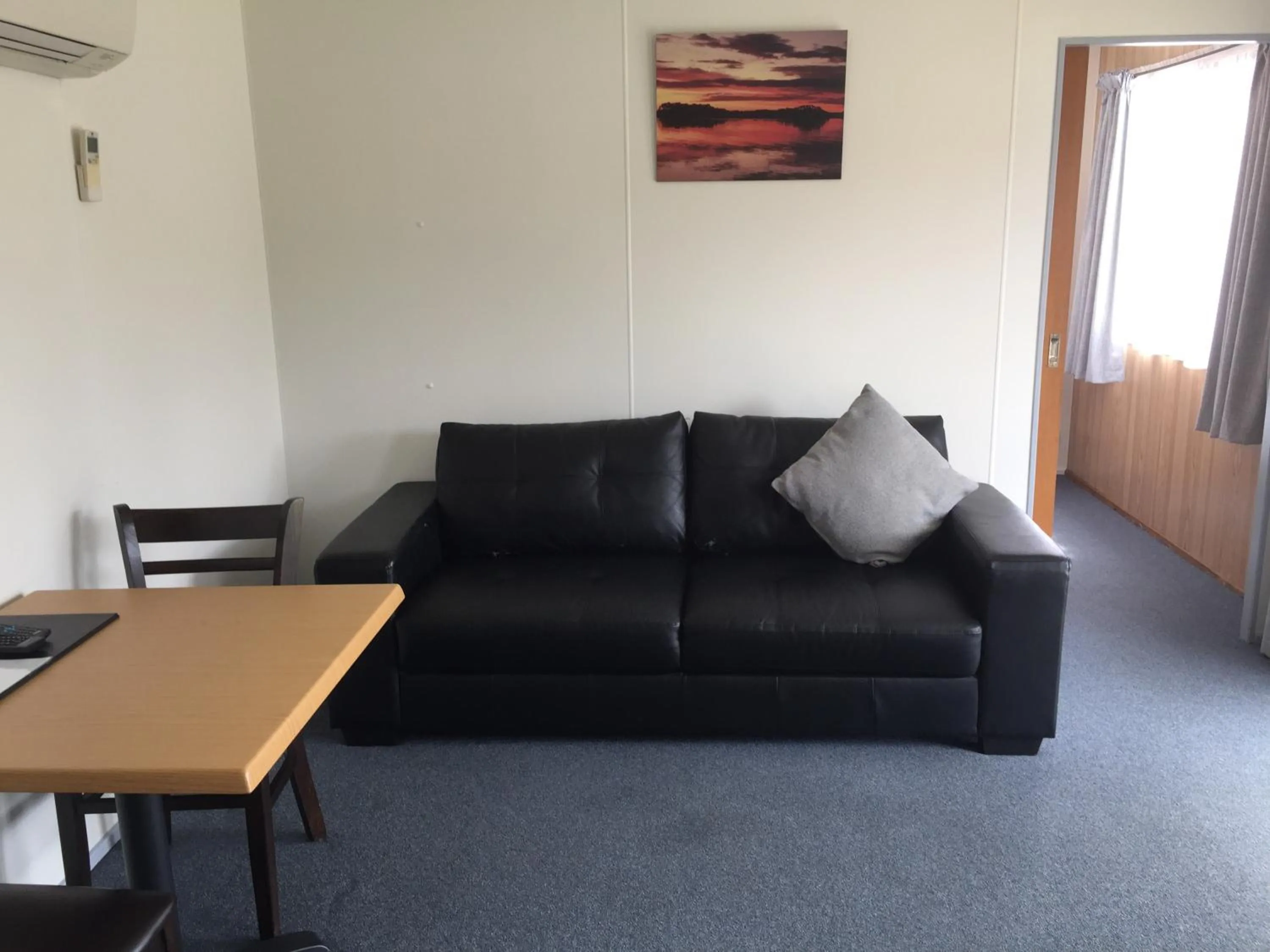 Regatta Point Tavern & Holiday Villas