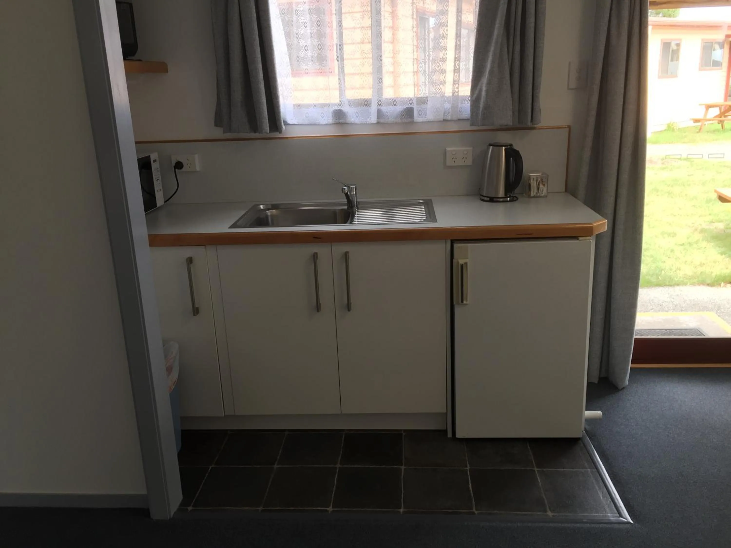 Regatta Point Tavern & Holiday Villas