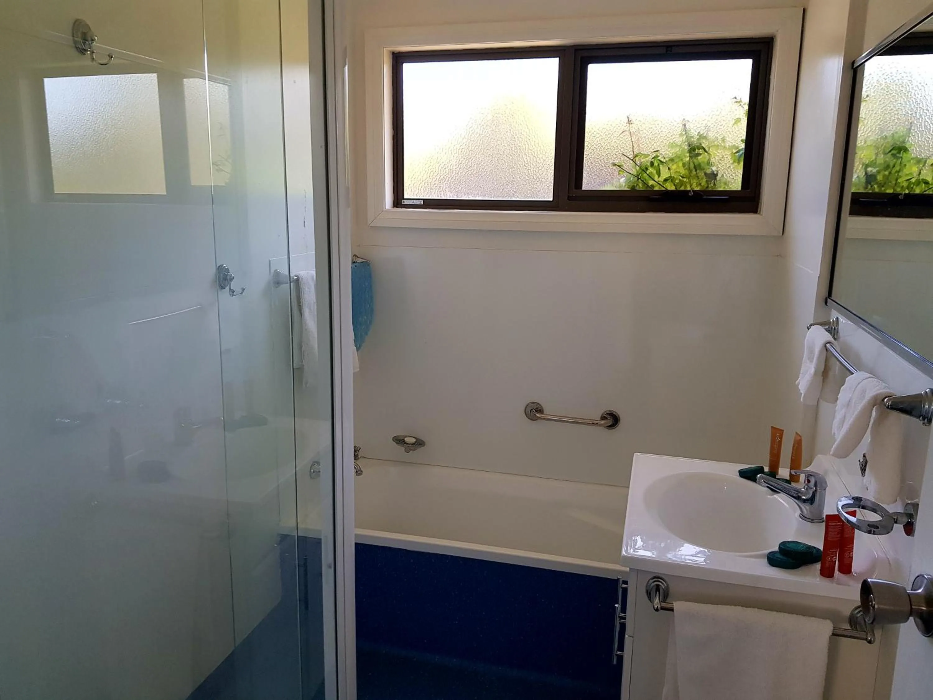 Bathroom in Regatta Point Tavern & Holiday Villas