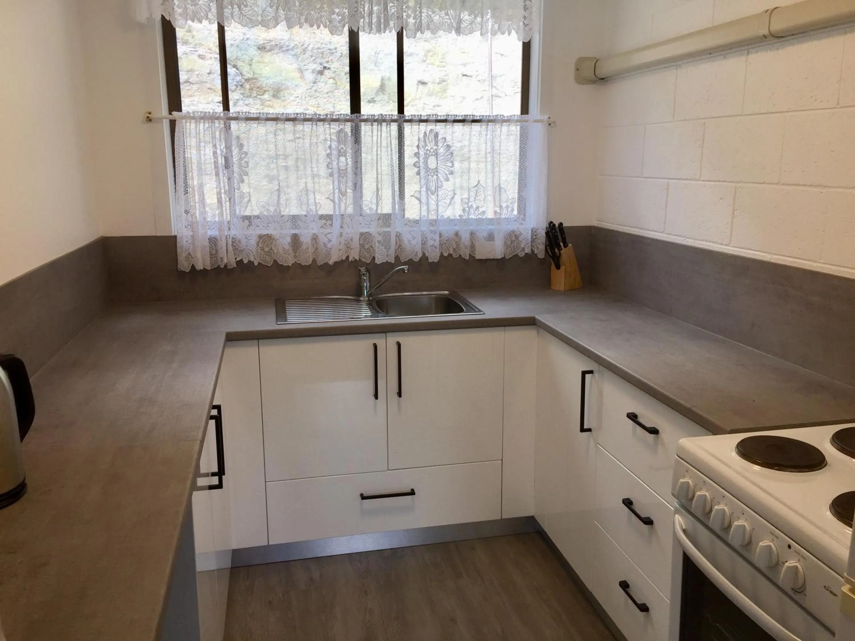 Regatta Point Tavern & Holiday Villas