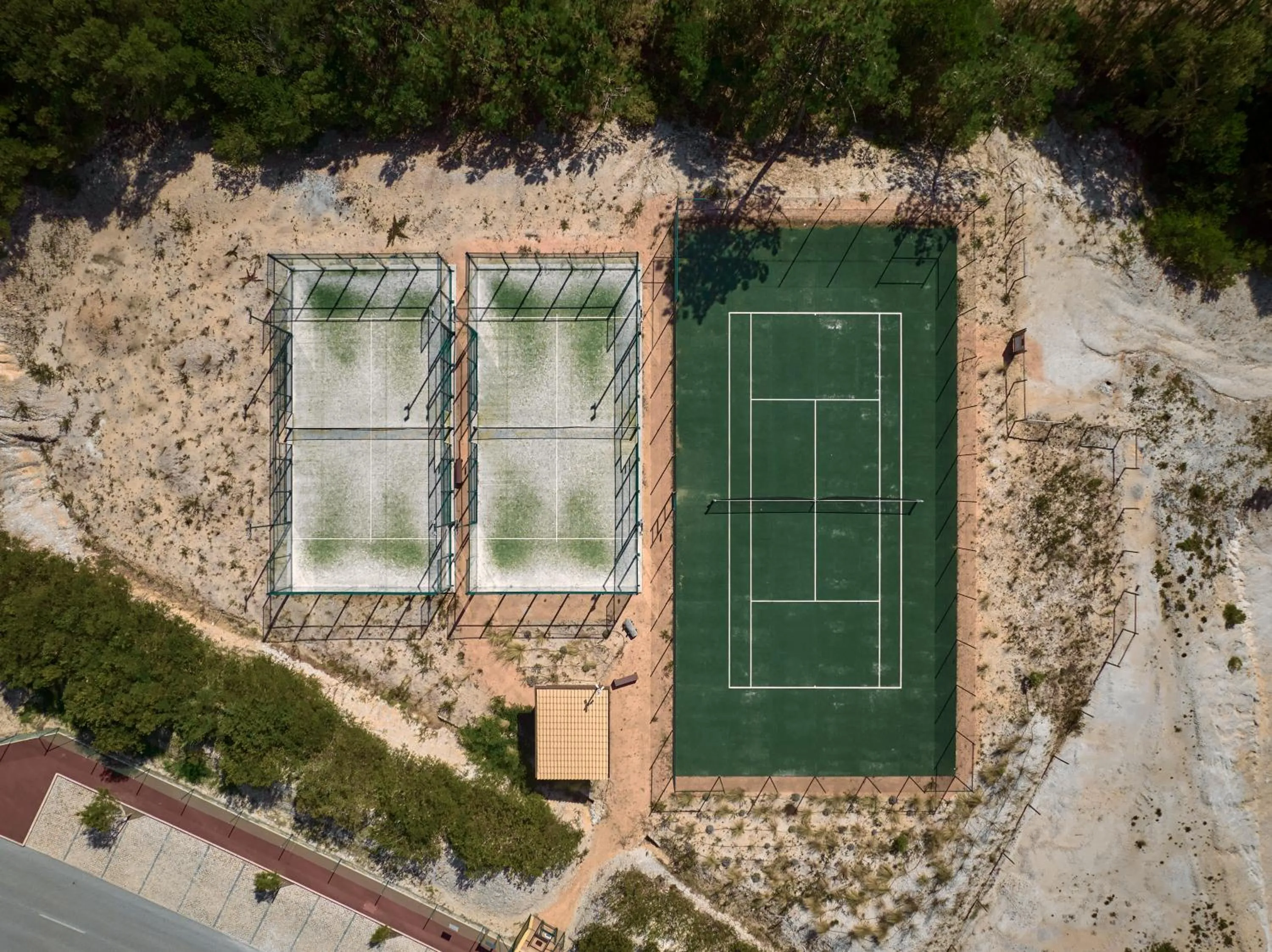 Tennis court in West Cliffs Ocean and Golf Resort