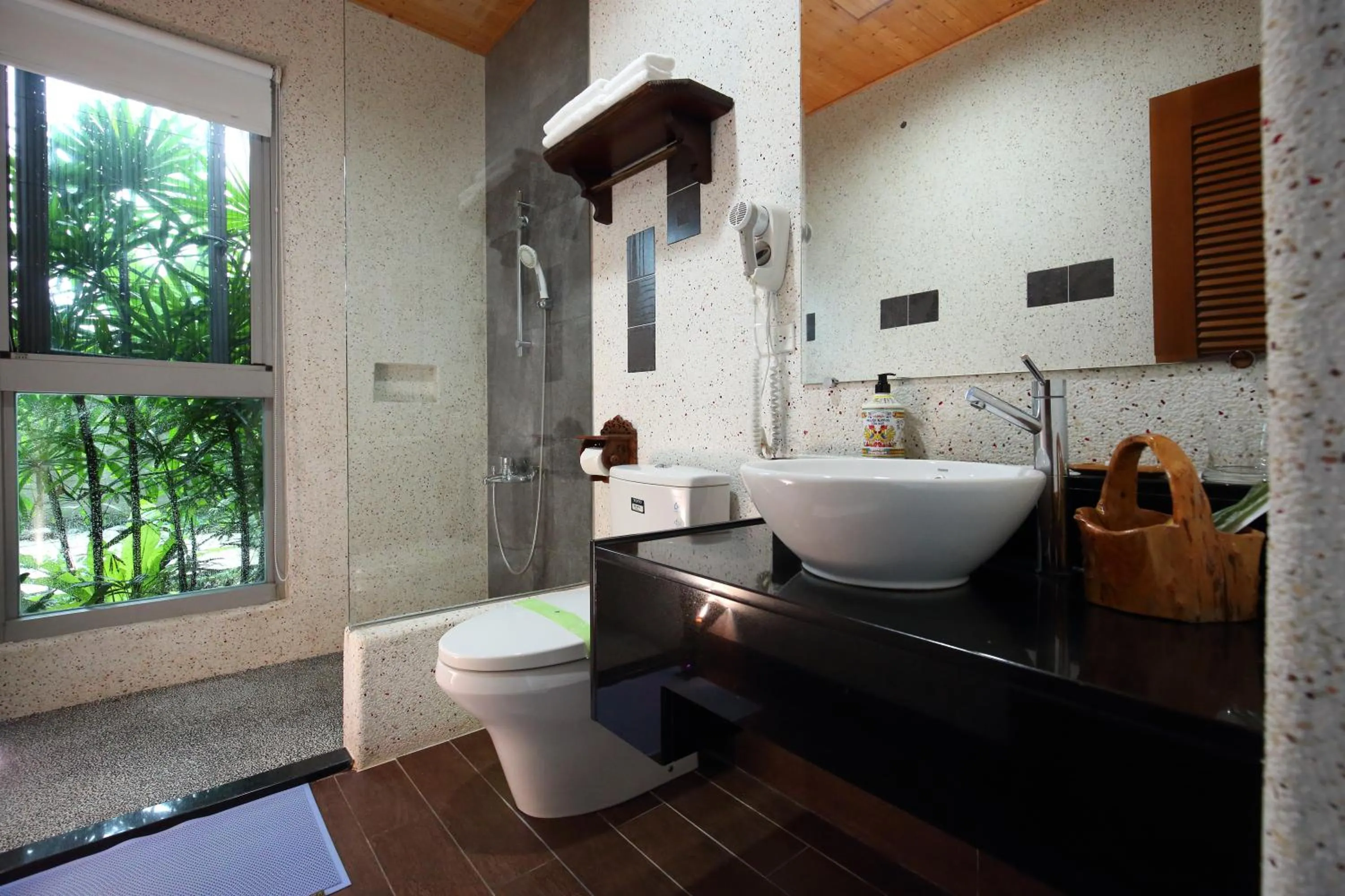 Shower in Pretty Sun B&B