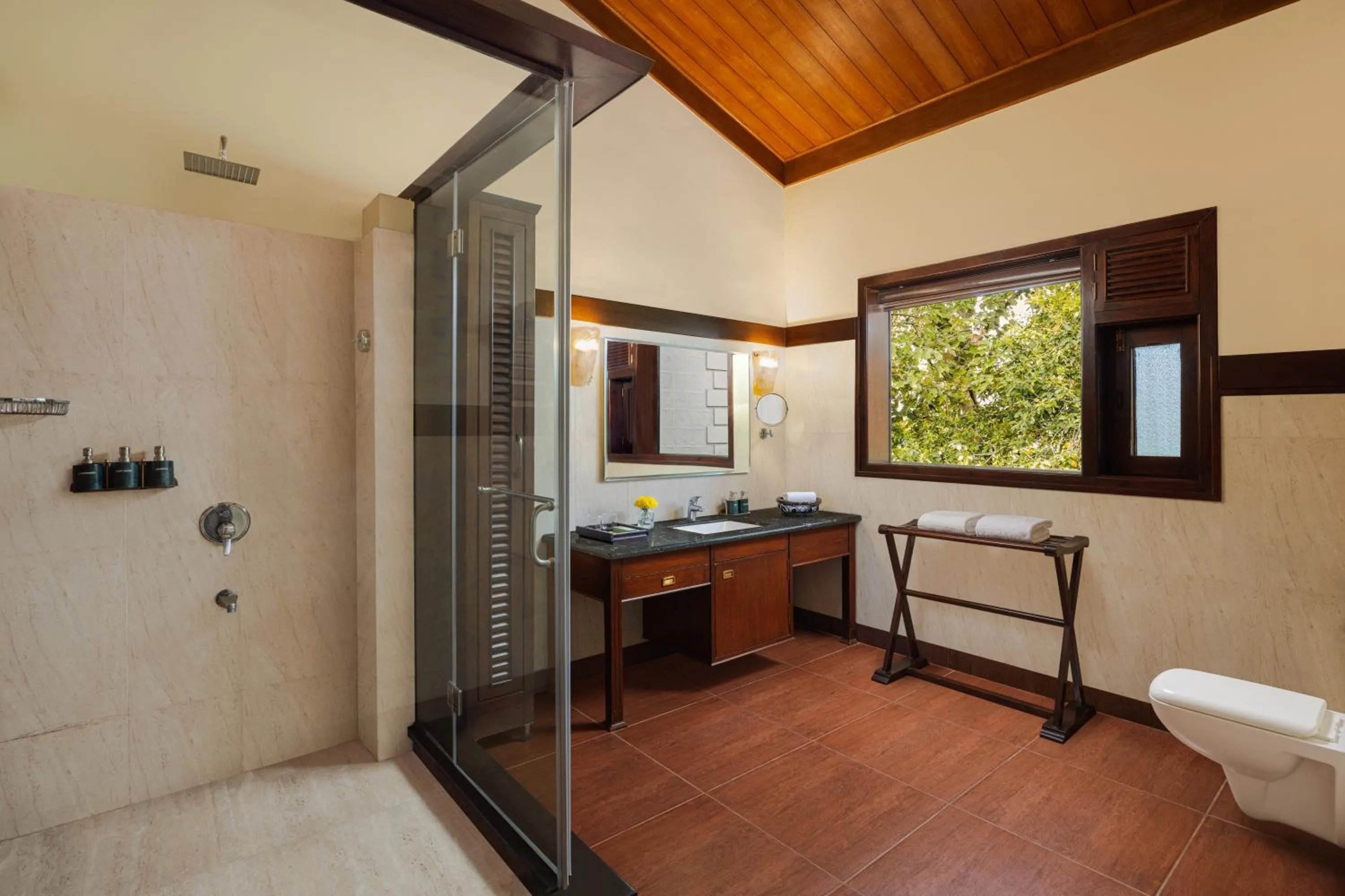 Shower in Aahana Resort - Jim Corbett