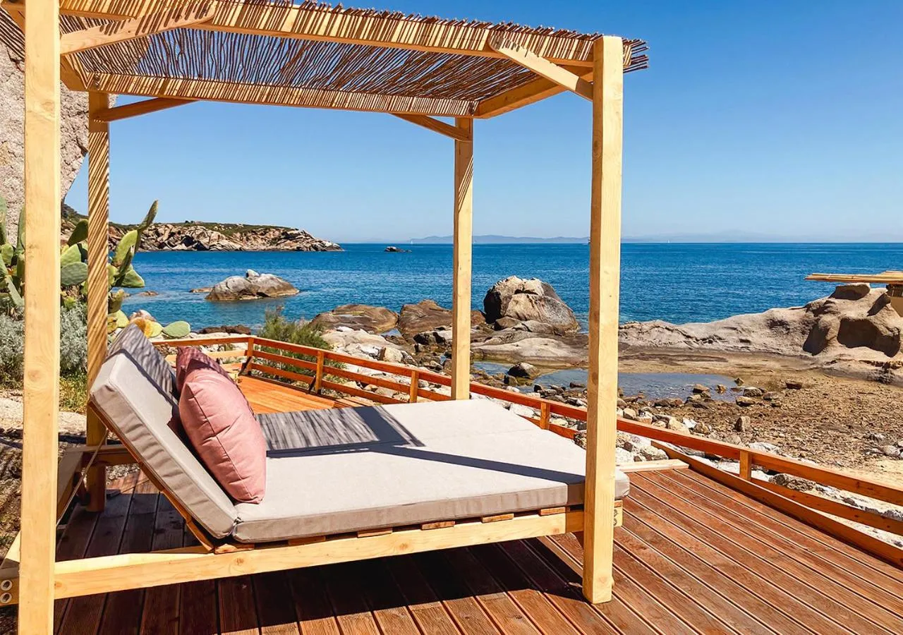 Beach in LA GUARDIA Hotel