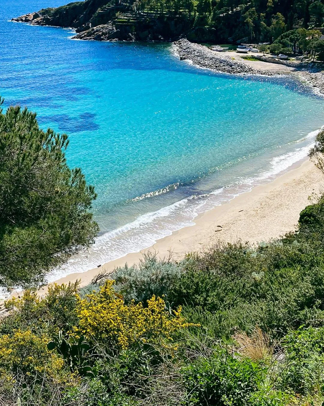 Beach in LA GUARDIA Hotel