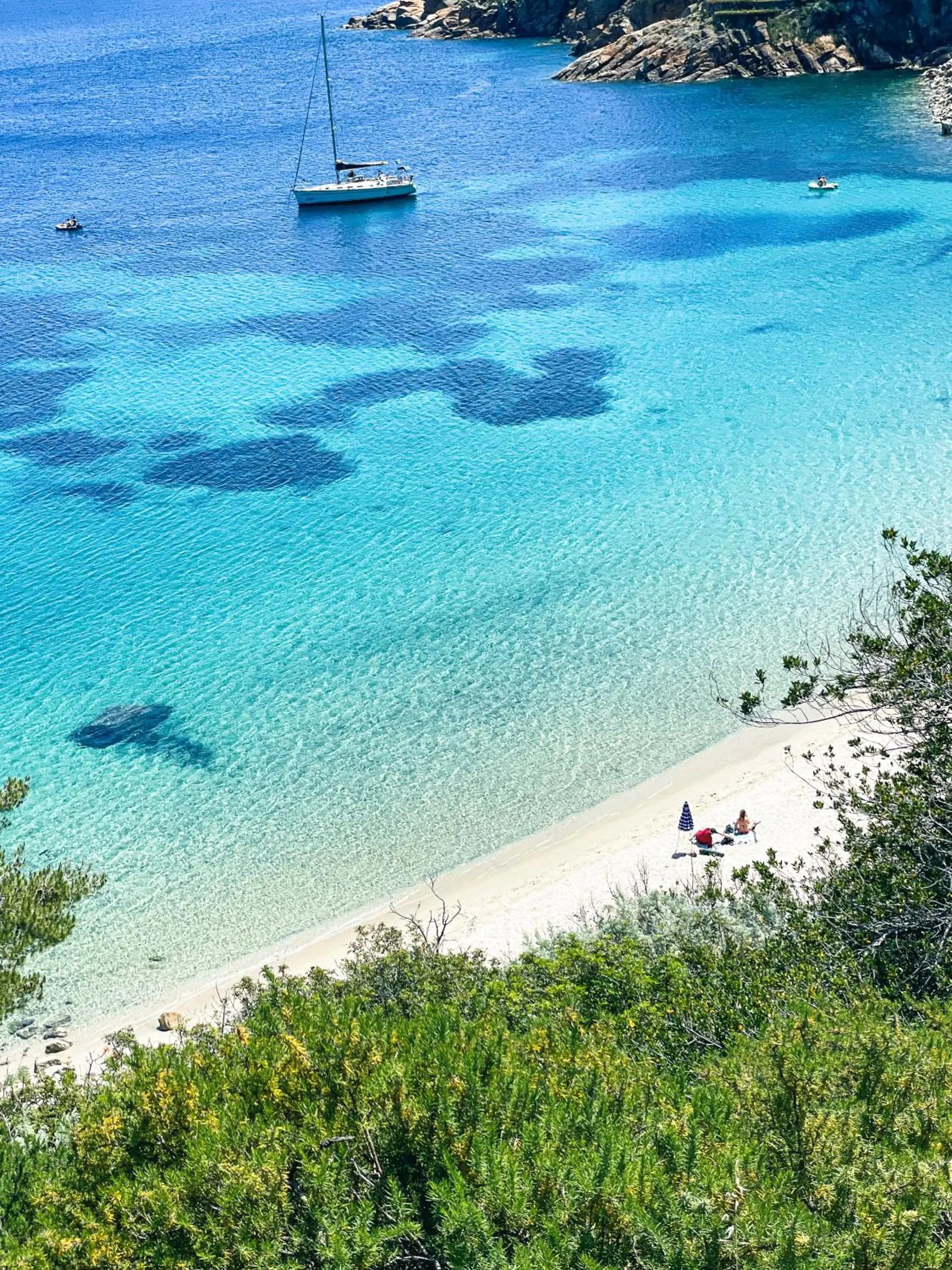 Beach in LA GUARDIA Hotel