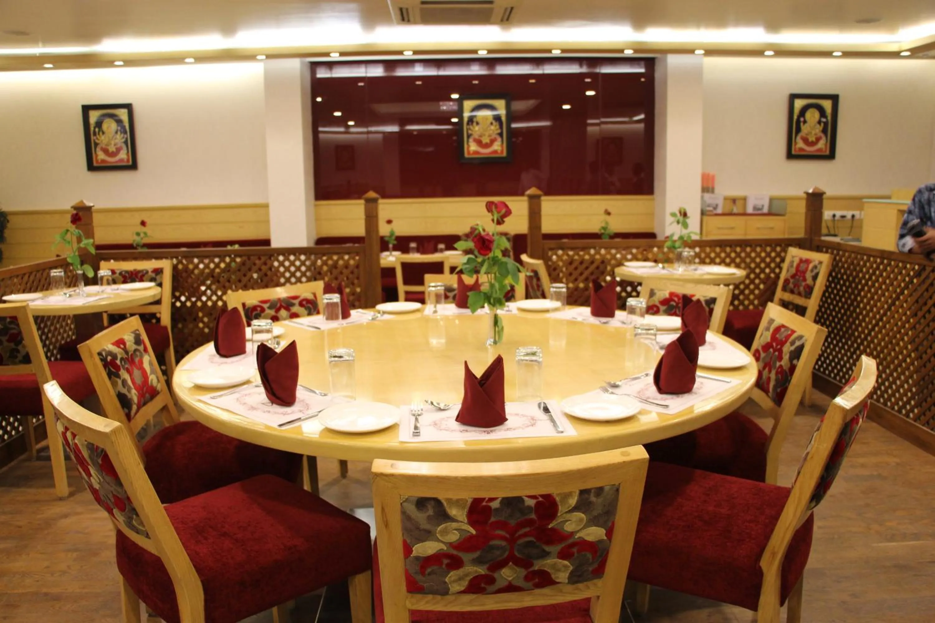 Restaurant/places to eat in Hotel Dasaprakash